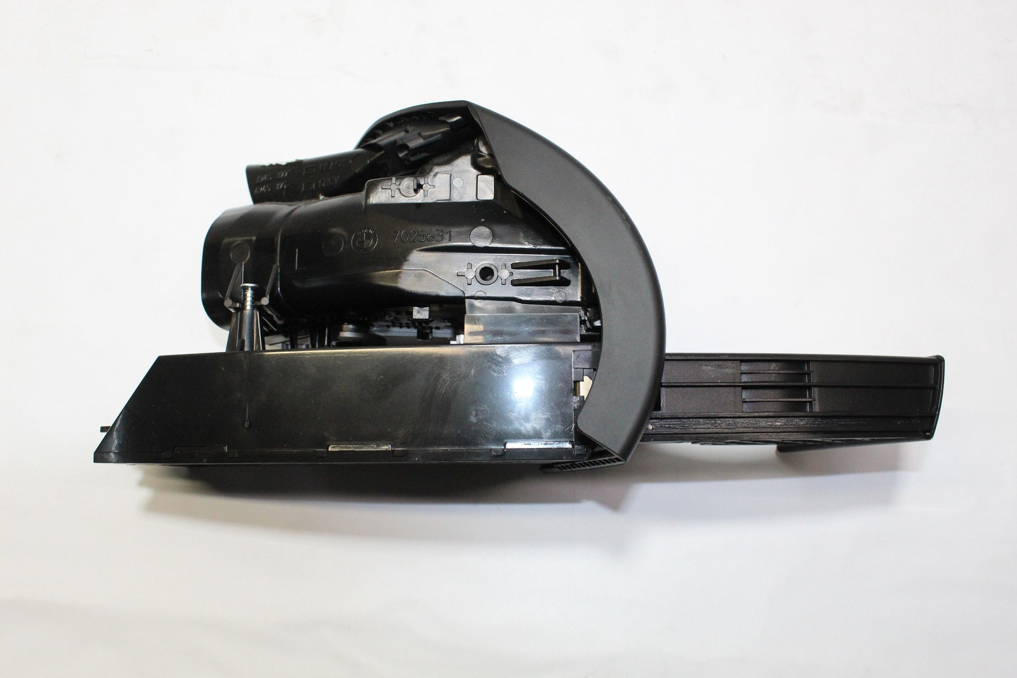 2006 BMW Z4 Left side Air Vent and Cup Holder 7025631