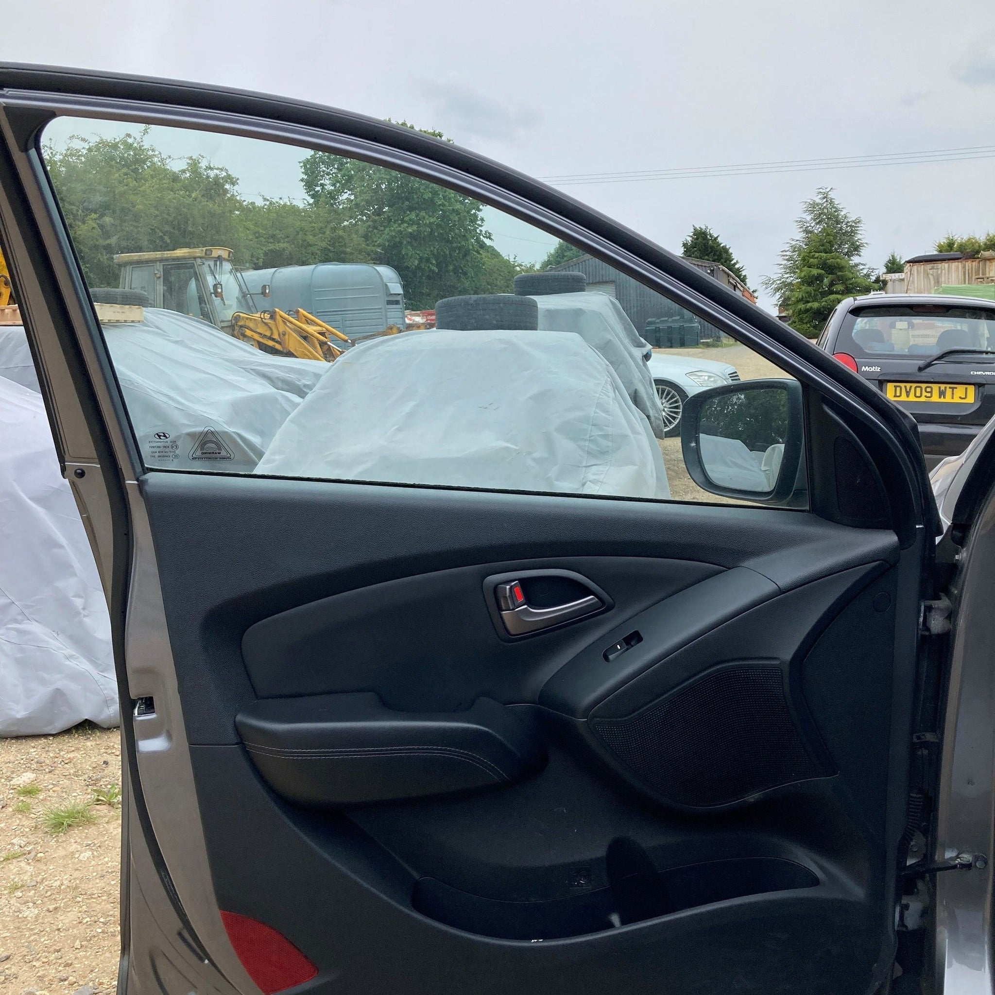 2013 HYUNDAI IX35 Passenger side Front Complete Door GREY