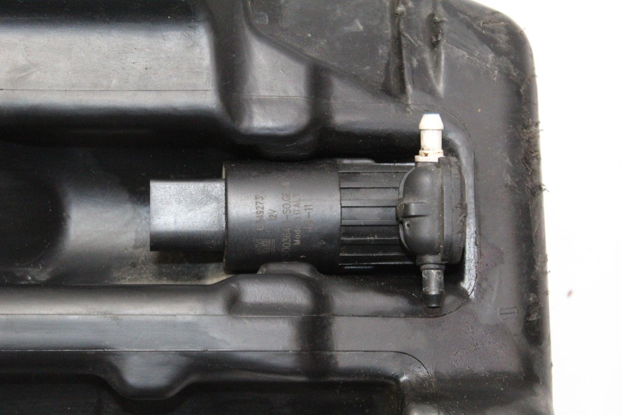 2013 Chevrolet Orlando Windscreen Washer Bottle Pump 13260590