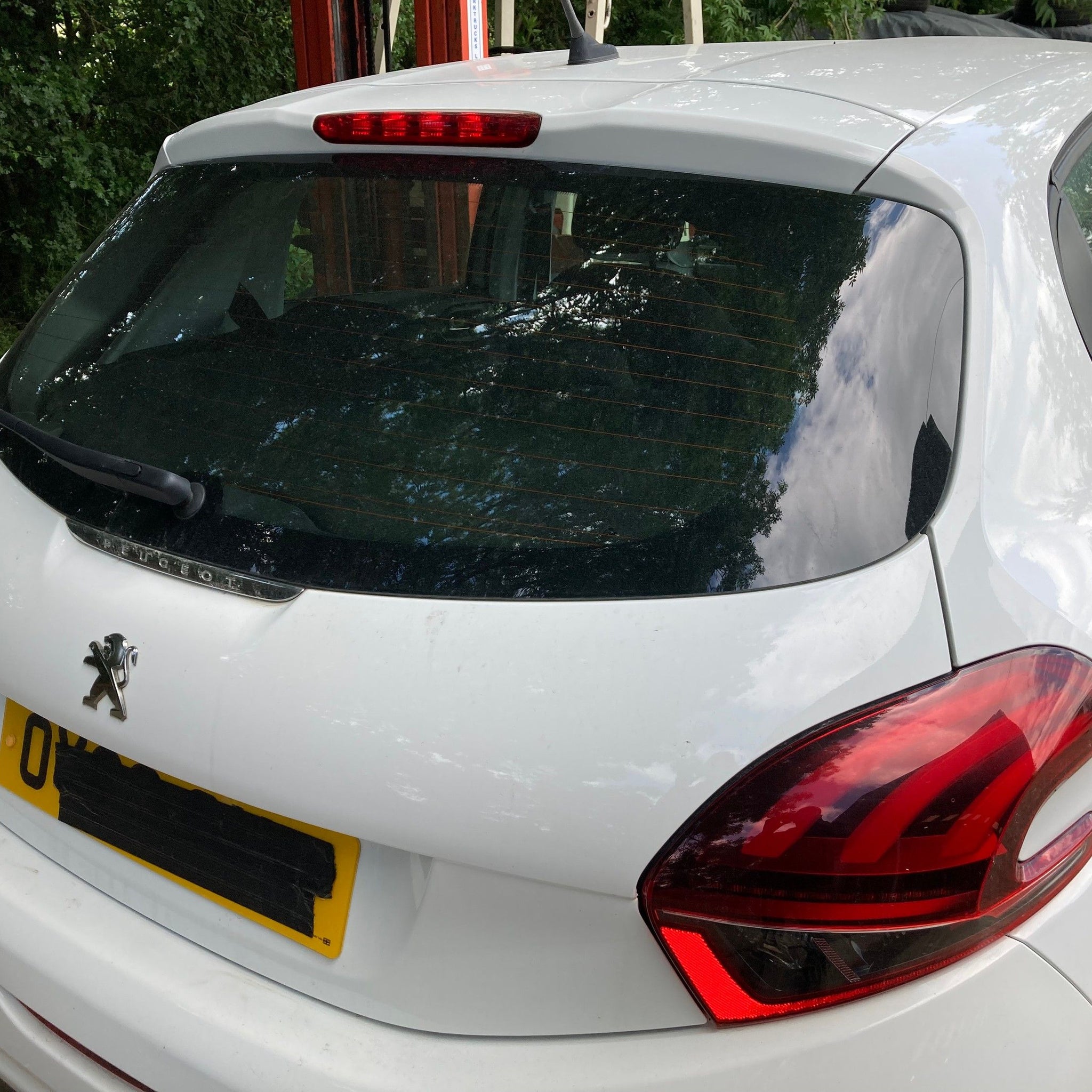 2018 PEUGEOT 208 Complete Tailgate EWP WHITE