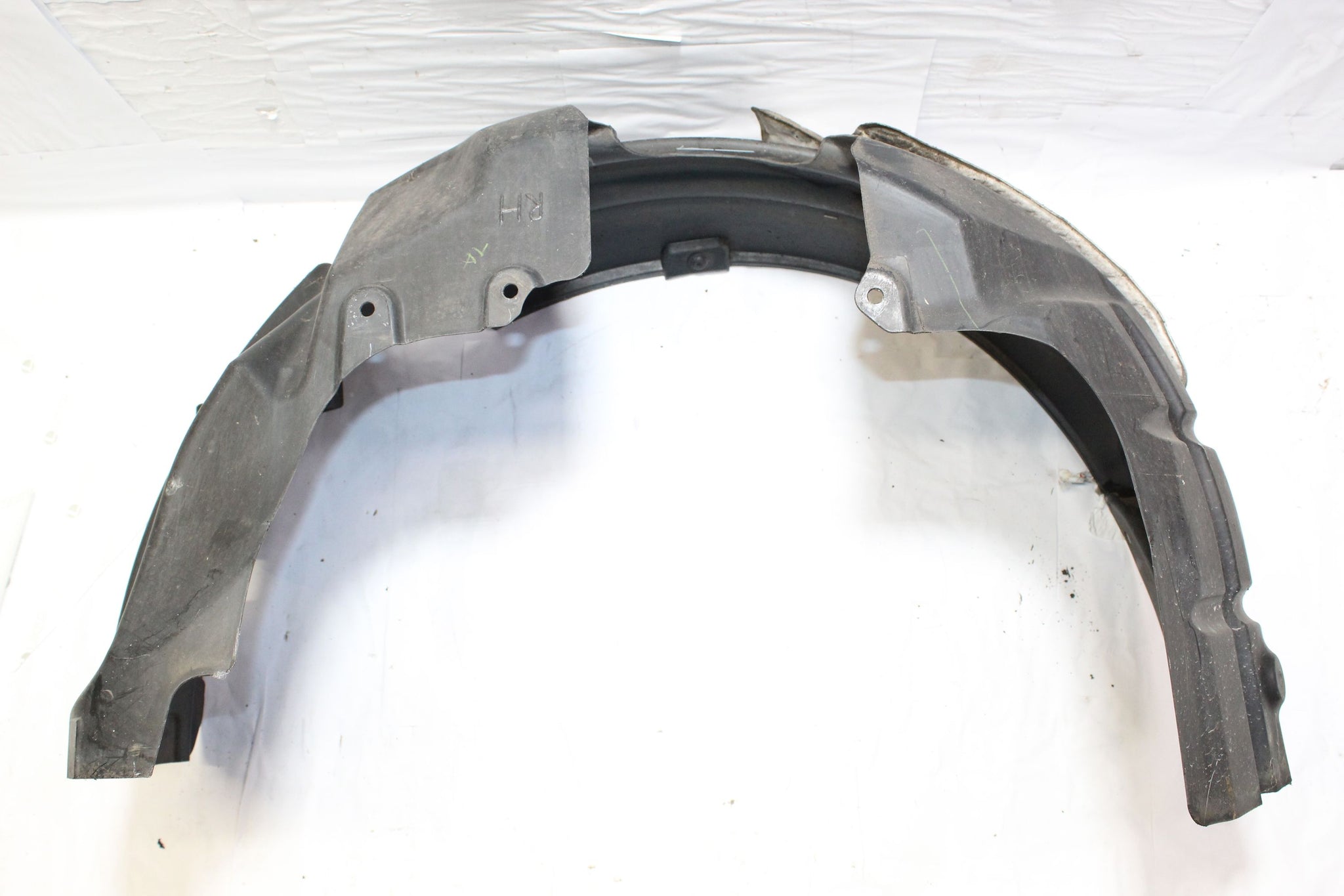 2016 FORD ECOSPORT Right side Front Splash Guard CN15-16114-AD