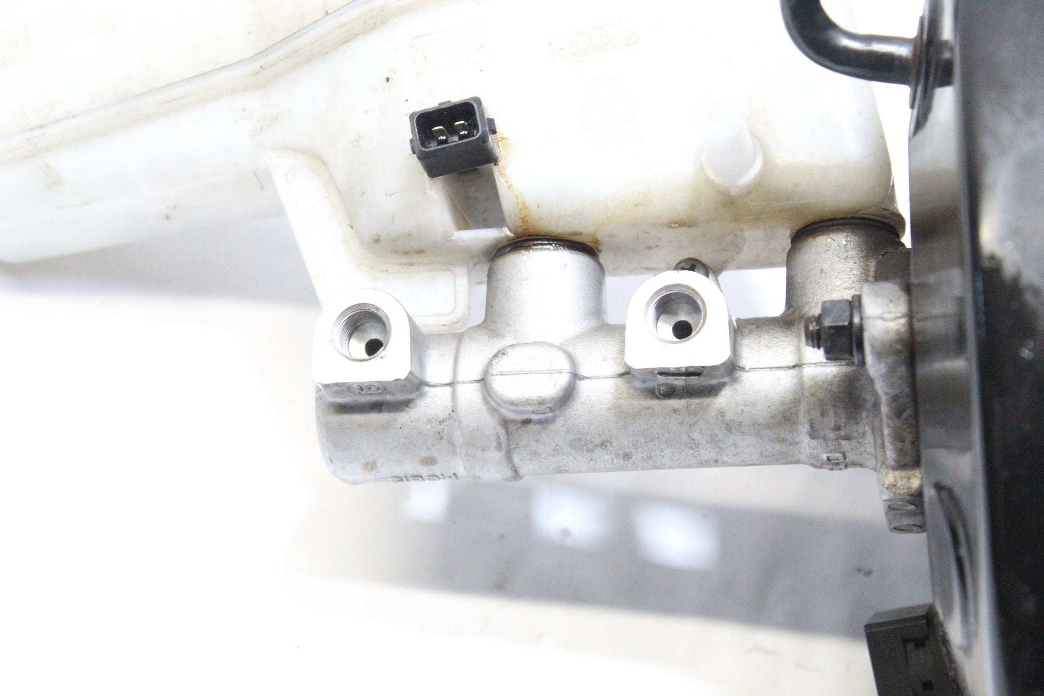 2011 KIA SPORTAGE 1.7 Brake Servo Master Cylinder 58500-2Y870