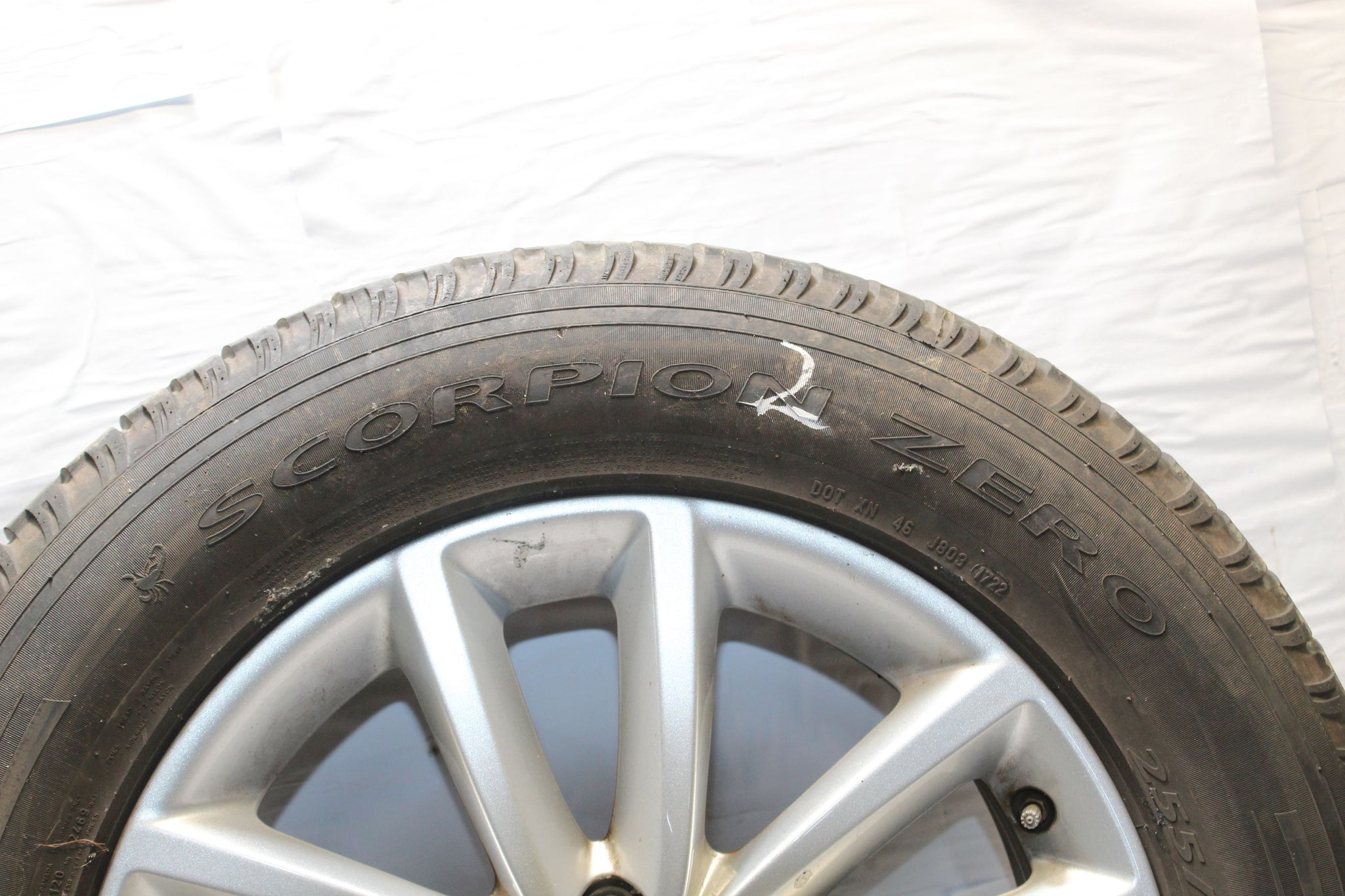2017 JAGUAR F PACE Alloy Wheel with Tyre 255 / 60 R18 3.8MM