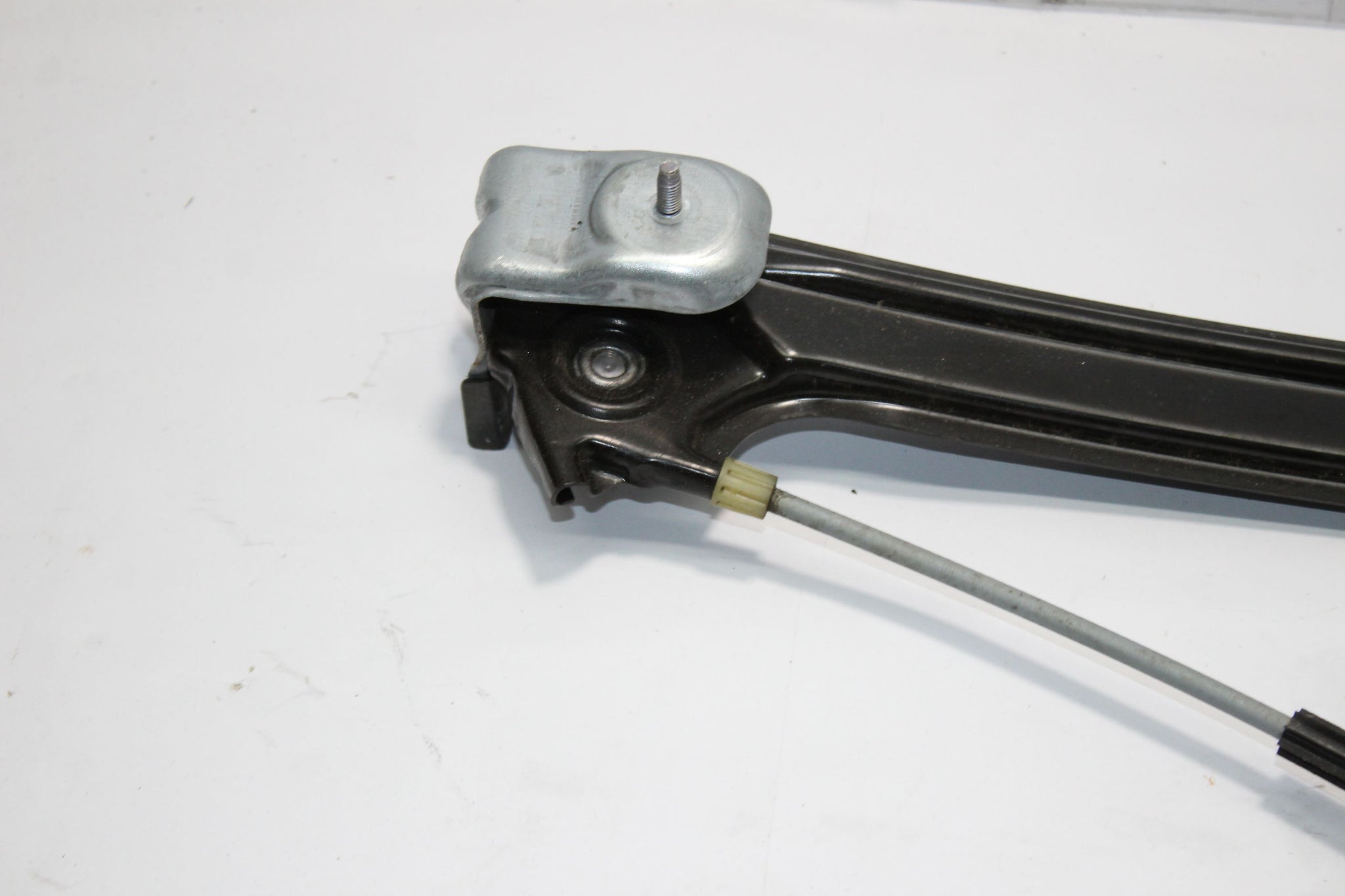 2017 MASERATI GHIBLI Left side Front Door Window Regulator Motor 670009816