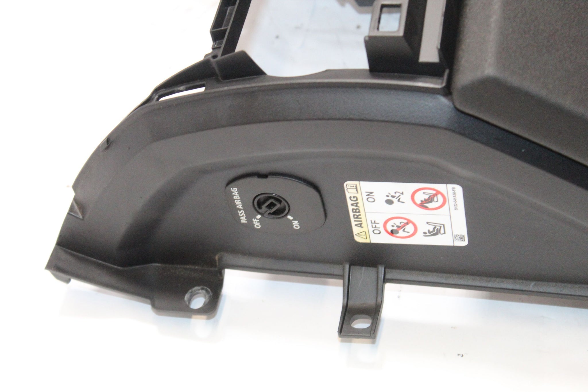 2009 LAND ROVER DISCOVERY 4 Glove Box AH22-14K016-AA