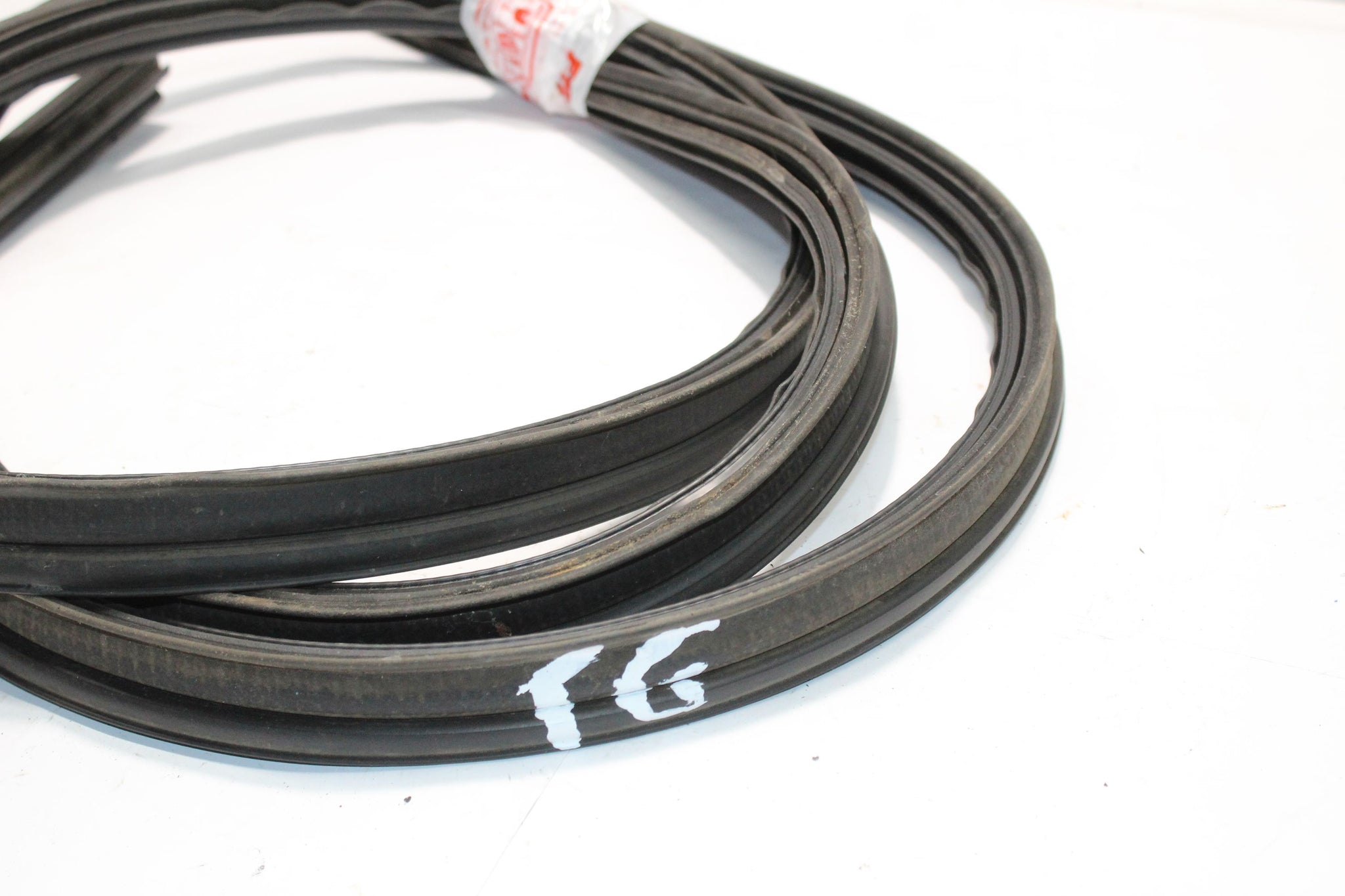 2013 SUZUKI SX4 S-CROSS TAILGATE RUBBER SEAL