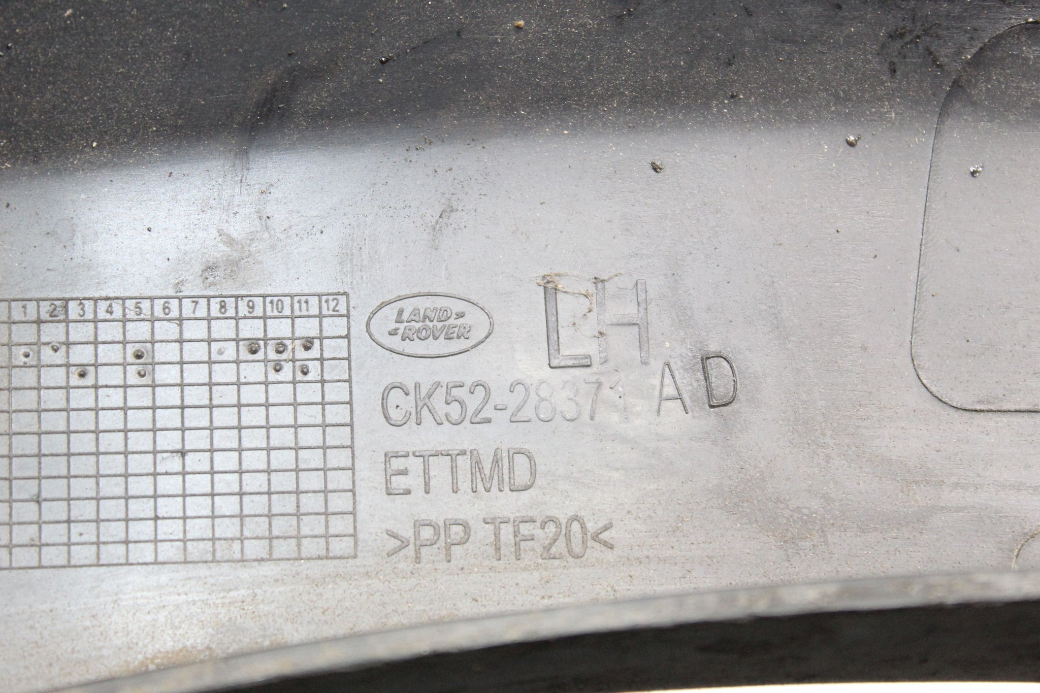 2014 RANGE ROVER VOGUE L405 Left side Rear Wheel Arch Trim CK52-28371-AD