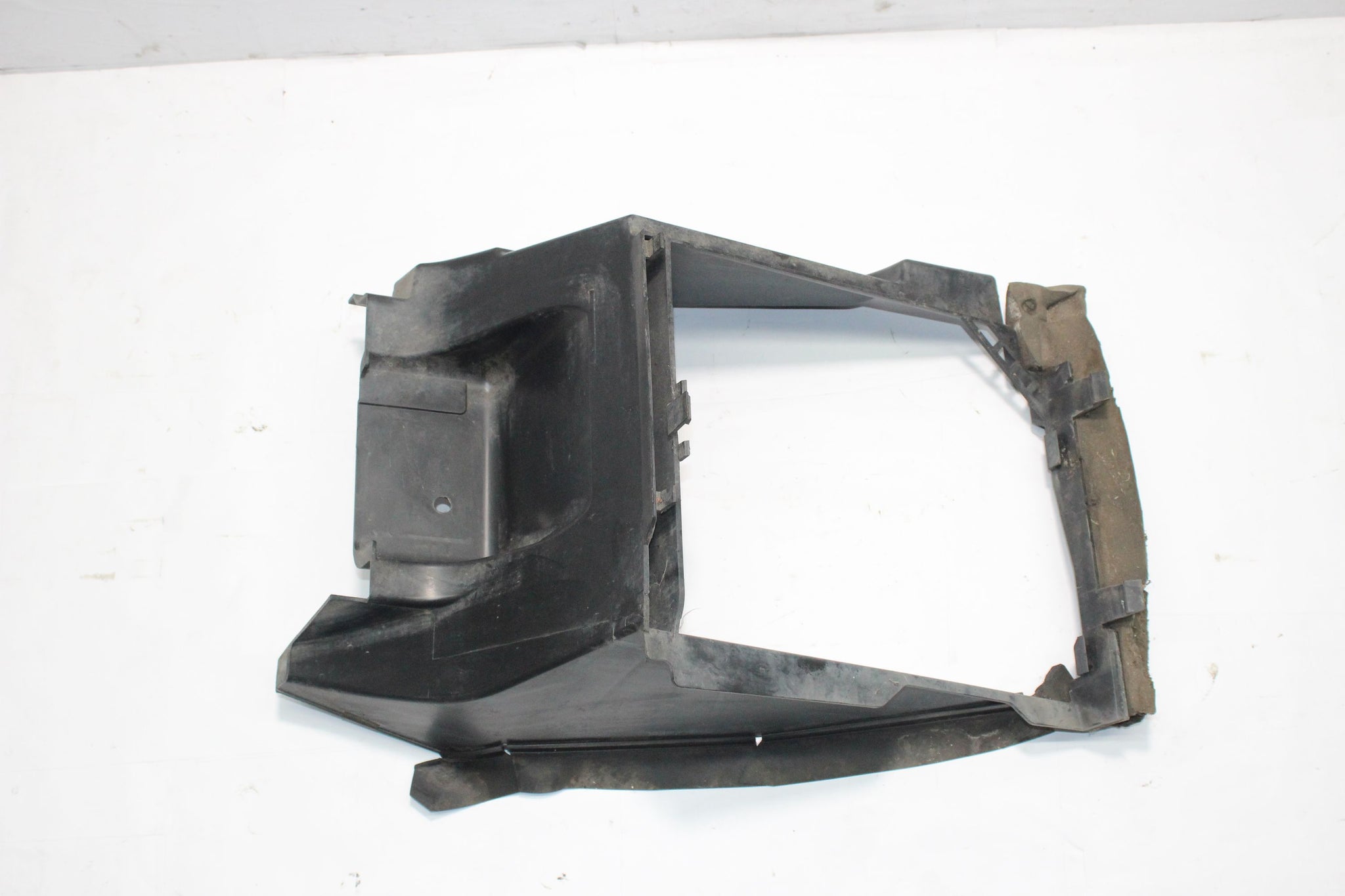 2014 RANGE ROVER VOGUE L405 Left side Intercooler Air Duct Panel CPLA-8C465-AC