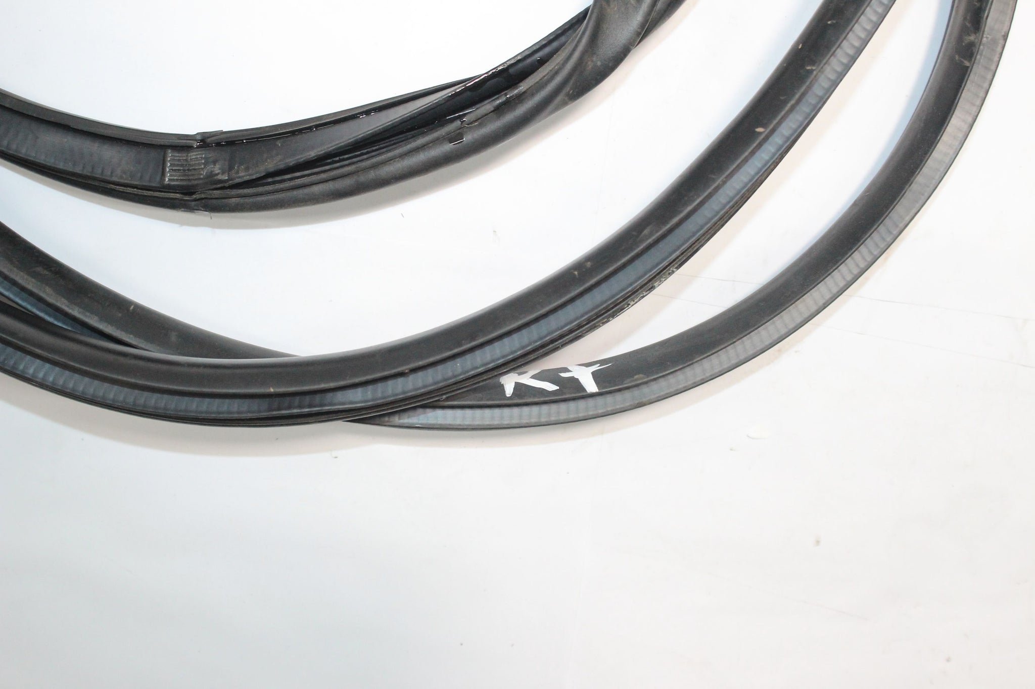 2014 KIA SPORTAGE RIGHT SIDE FRONT RUBBER DOOR SEAL