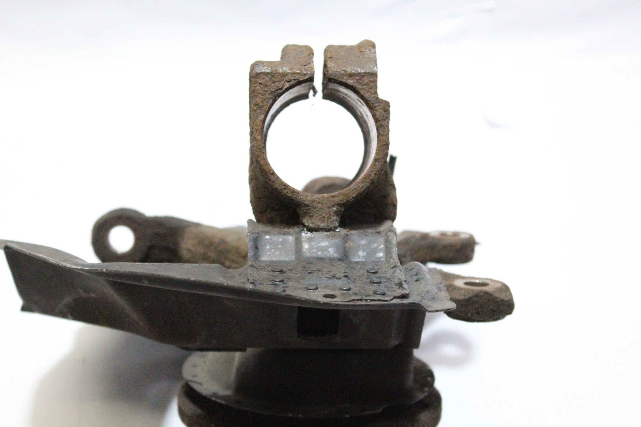 2006 BMW Z4 2.0 Left side Front Wheel Hub