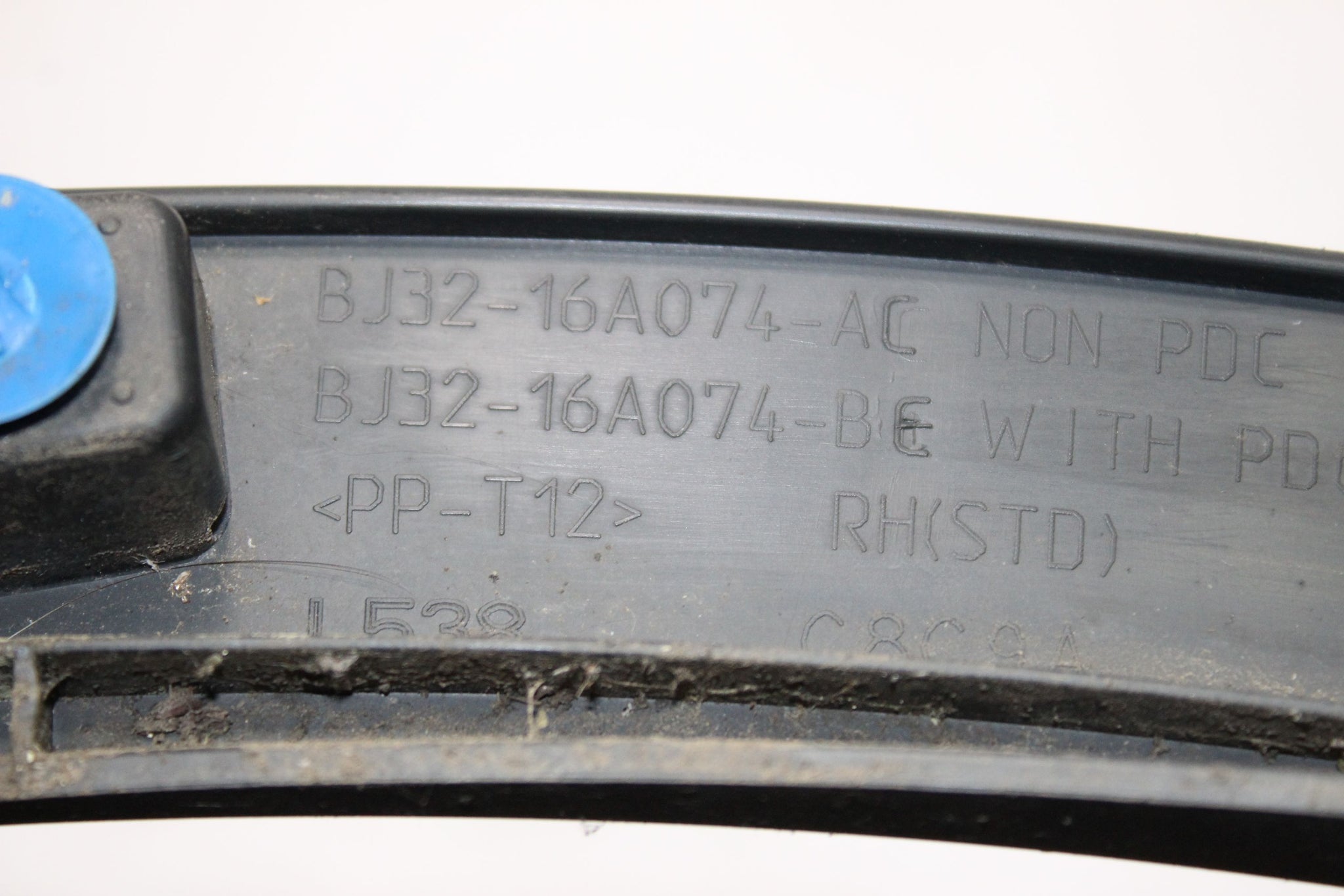 2012 RANGE ROVER EVOQUE Right side Front Wheel Arch Trim BJ32-16A074-AC