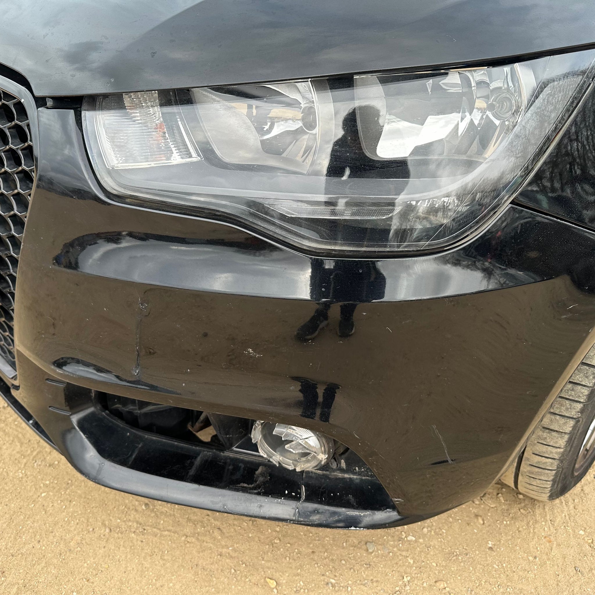 2011 AUDI A1 FRONT BUMPER WITH GRILL