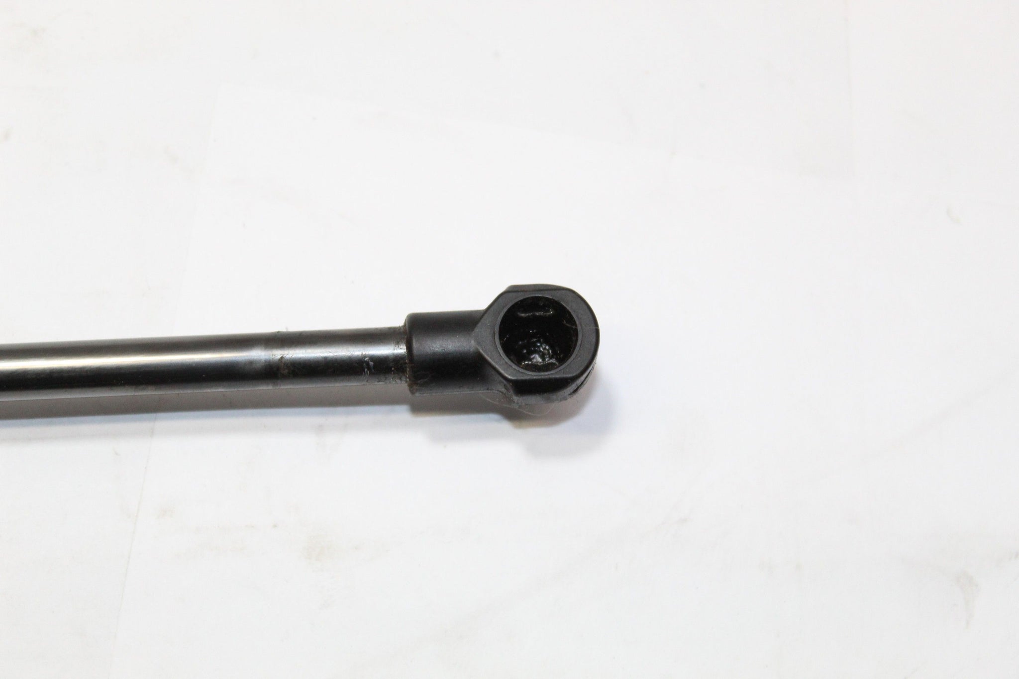 2011 PEUGEOT 107 Tailgate Strut 689500H020