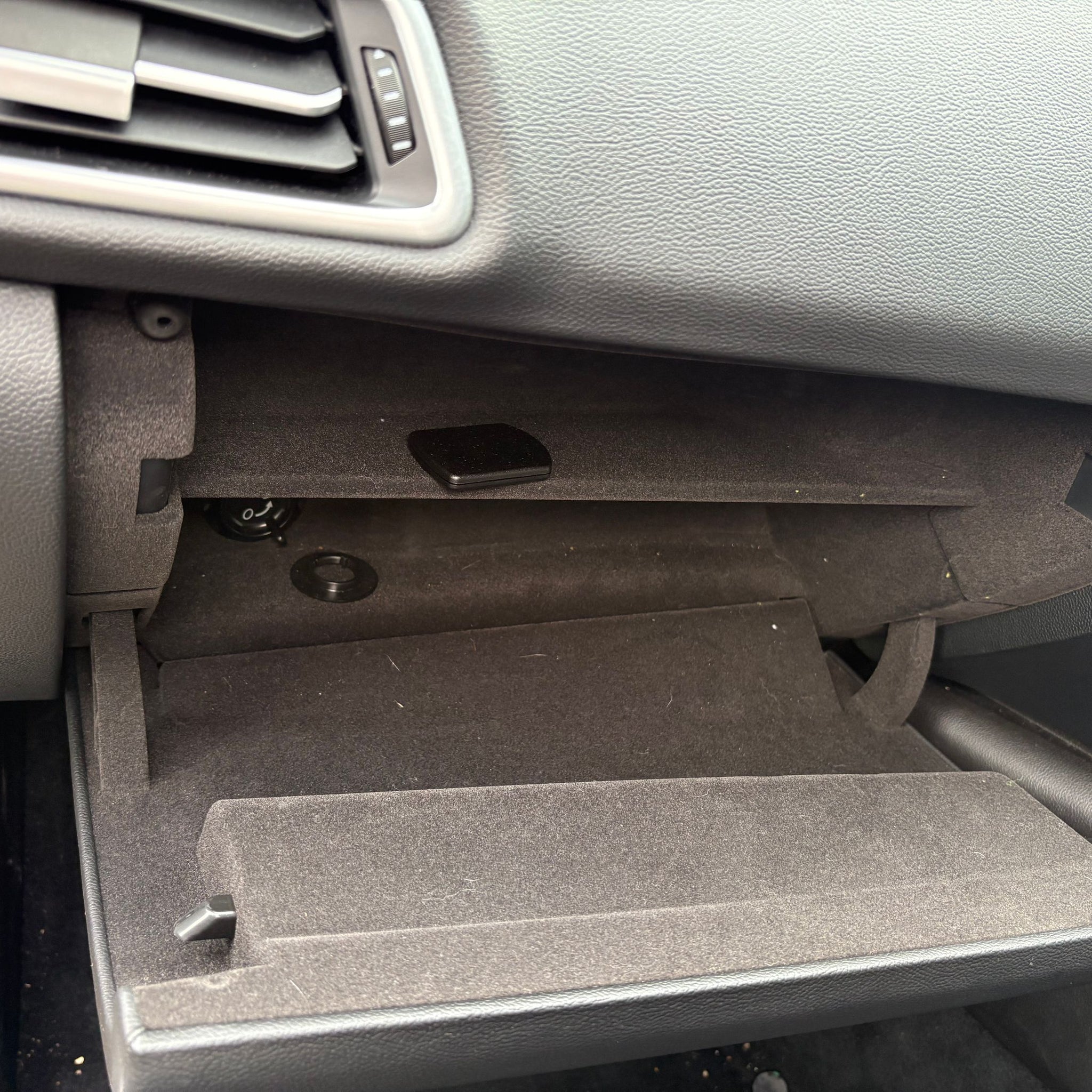 2017 MASERATI GHIBLI GLOVE BOX