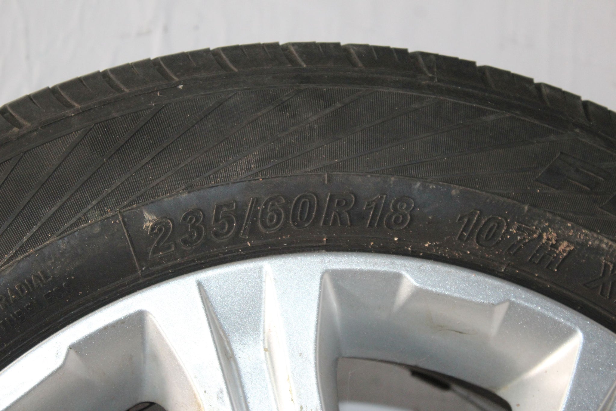 2016 RANGE ROVER EVOQUE Alloy Wheel with Tyre 235 / 60 R18 4.1MM