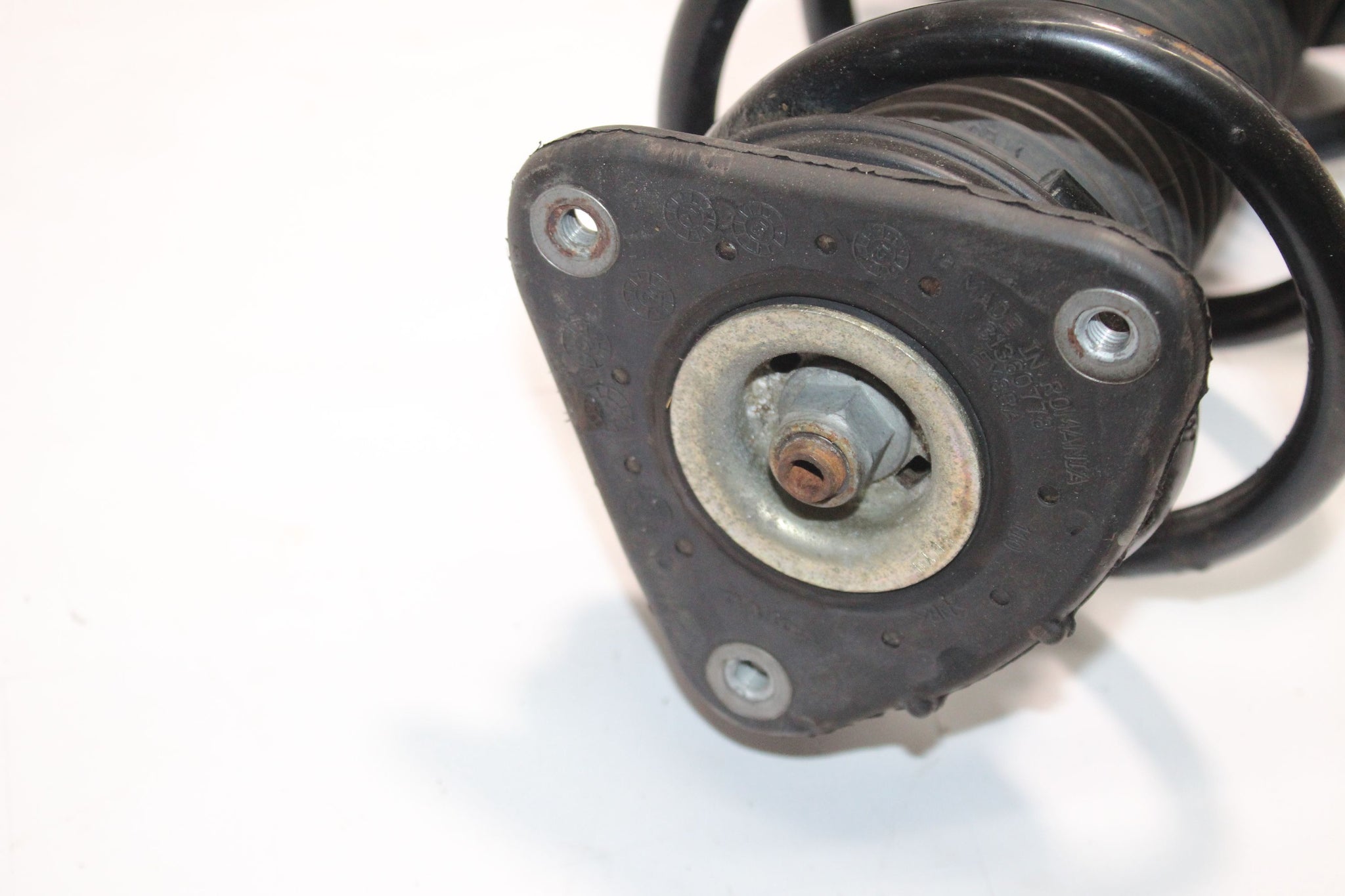 2013 VOLVO V40 2.0 RIGHT SIDE FRONT SUSPENSION LEG STRUT