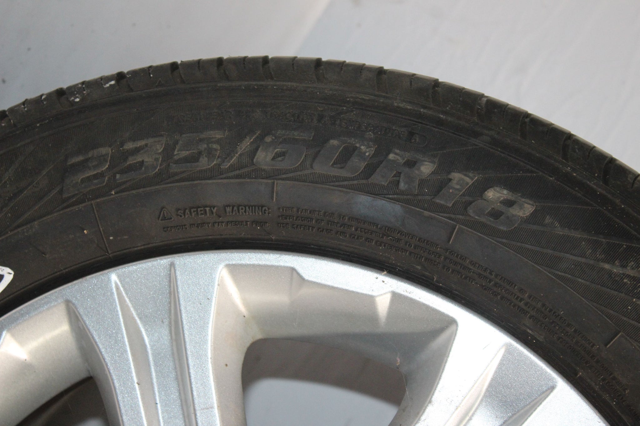 2016 RANGE ROVER EVOQUE Alloy Wheel with Tyre 235 / 60 R18 4.1MM