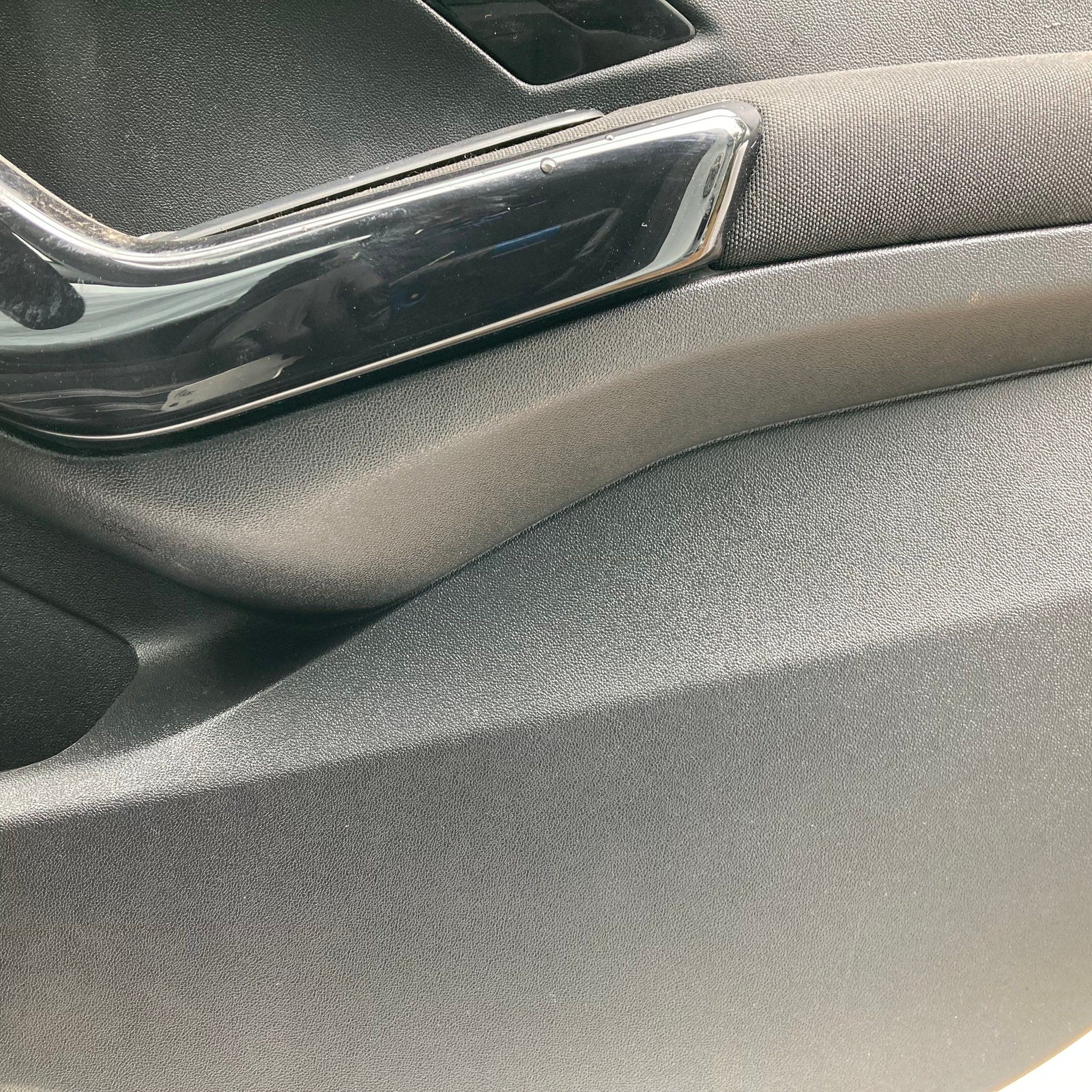2018 PEUGEOT 208 Driver side Front Complete Door EWP WHITE
