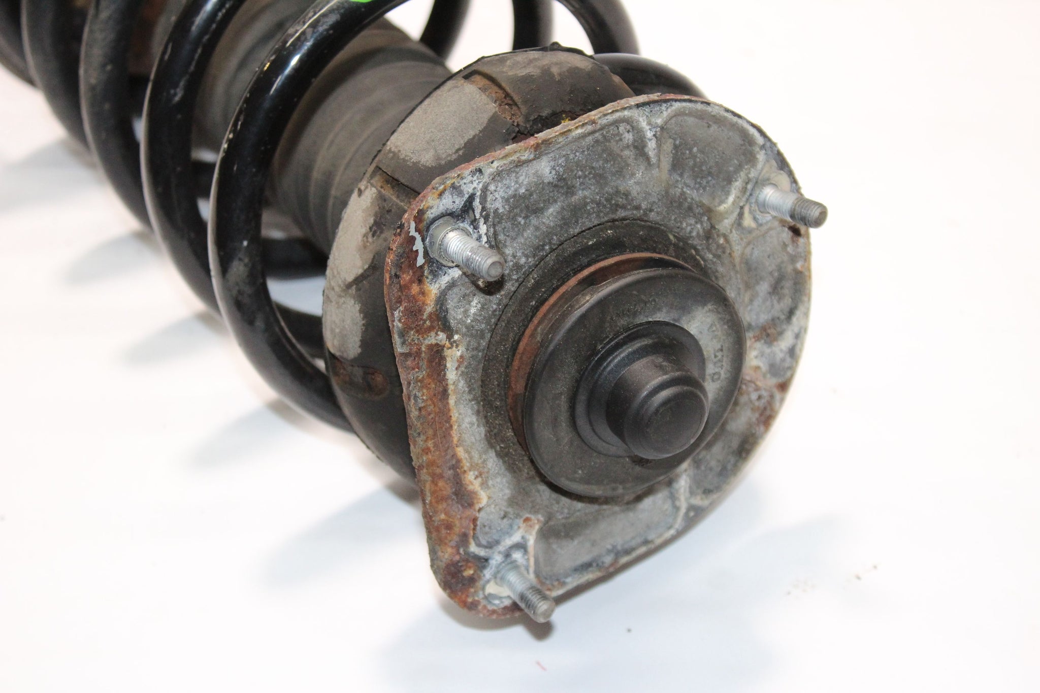 2010 VOLVO XC90 2.4 Right side Front Suspension Leg