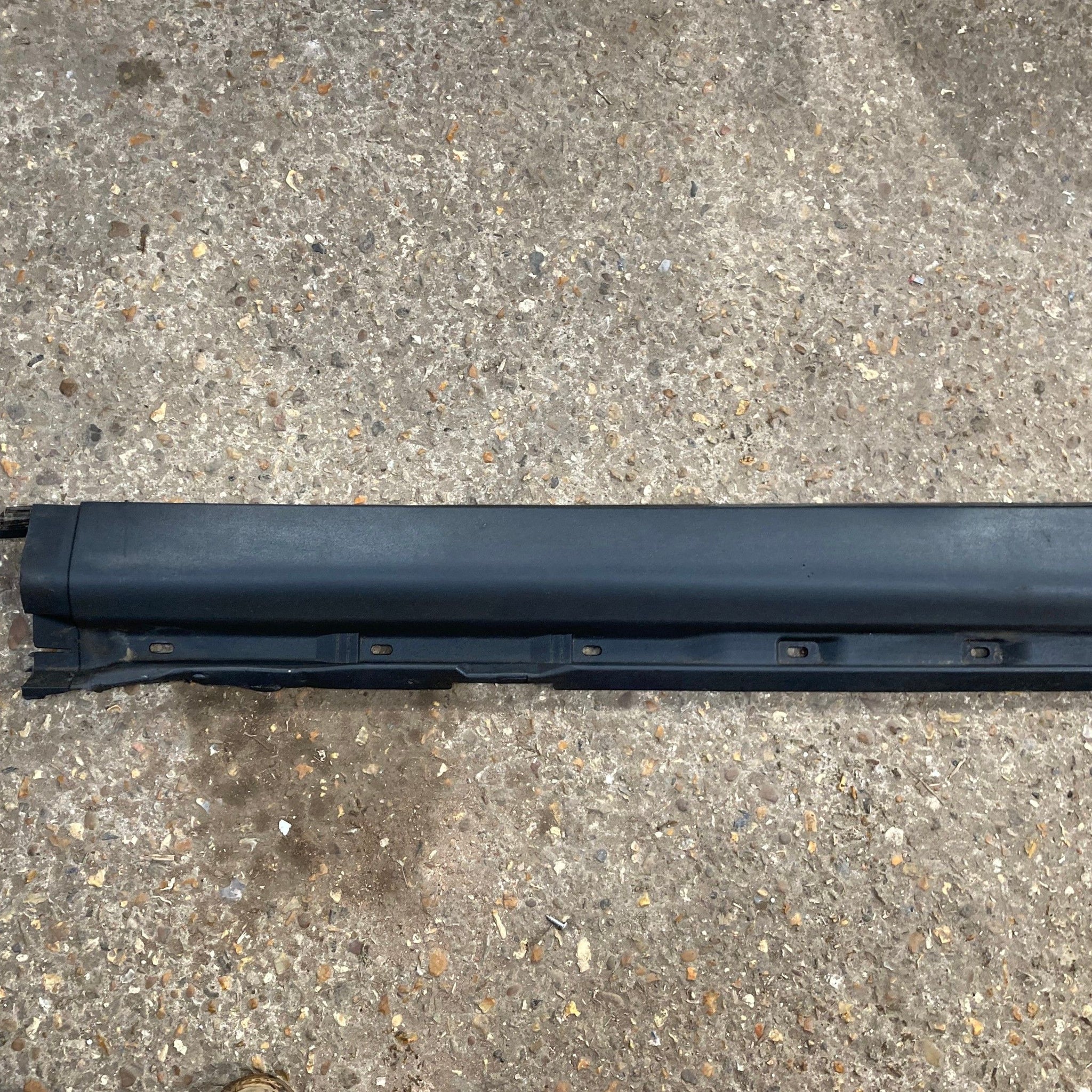 2008 VOLVO XC90 Left side Skirt Sill Cover 30653722