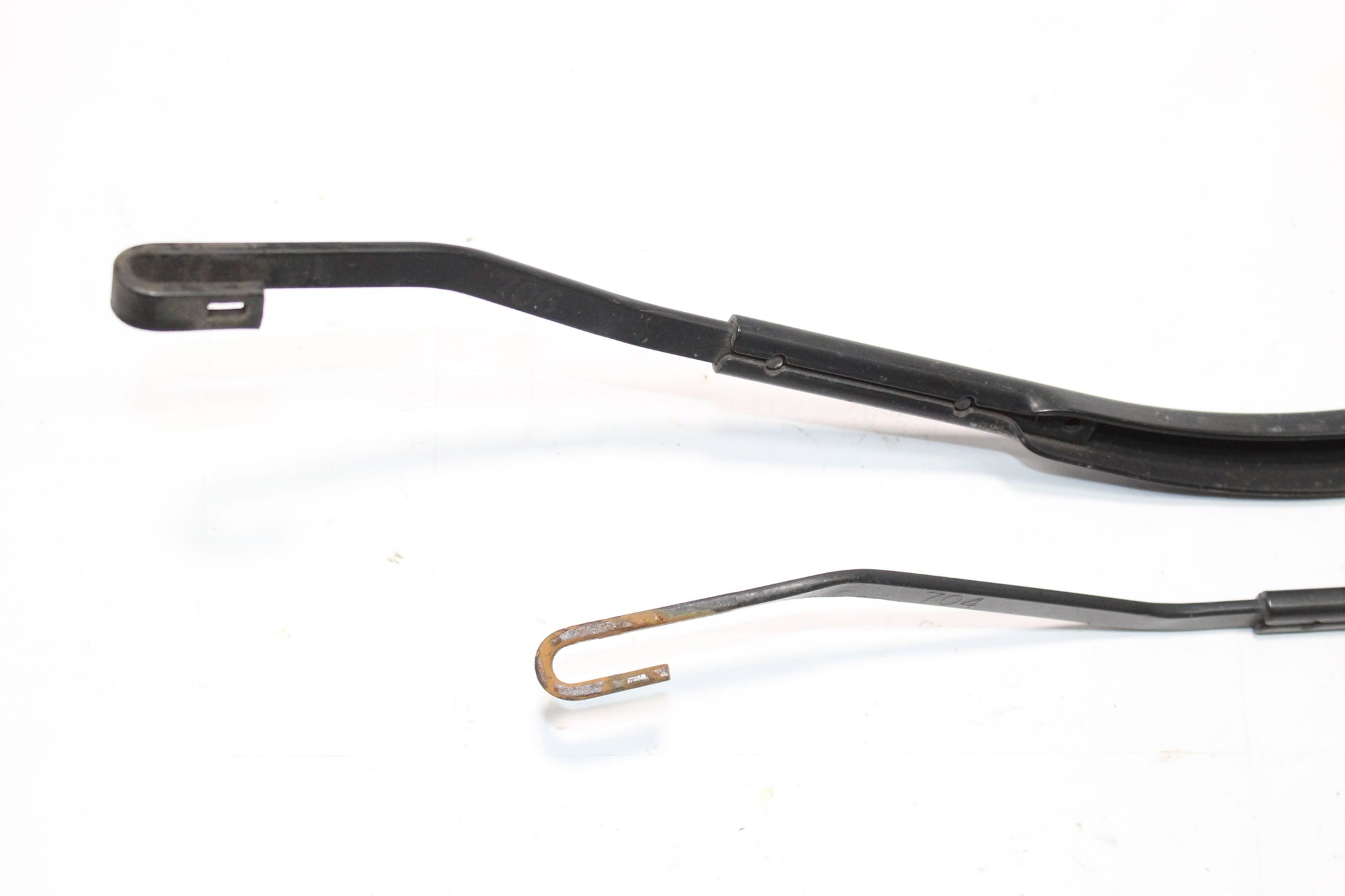 2013 SUZUKI SX4 S-CROSS FRONT WIPER ARMS (PAIR)
