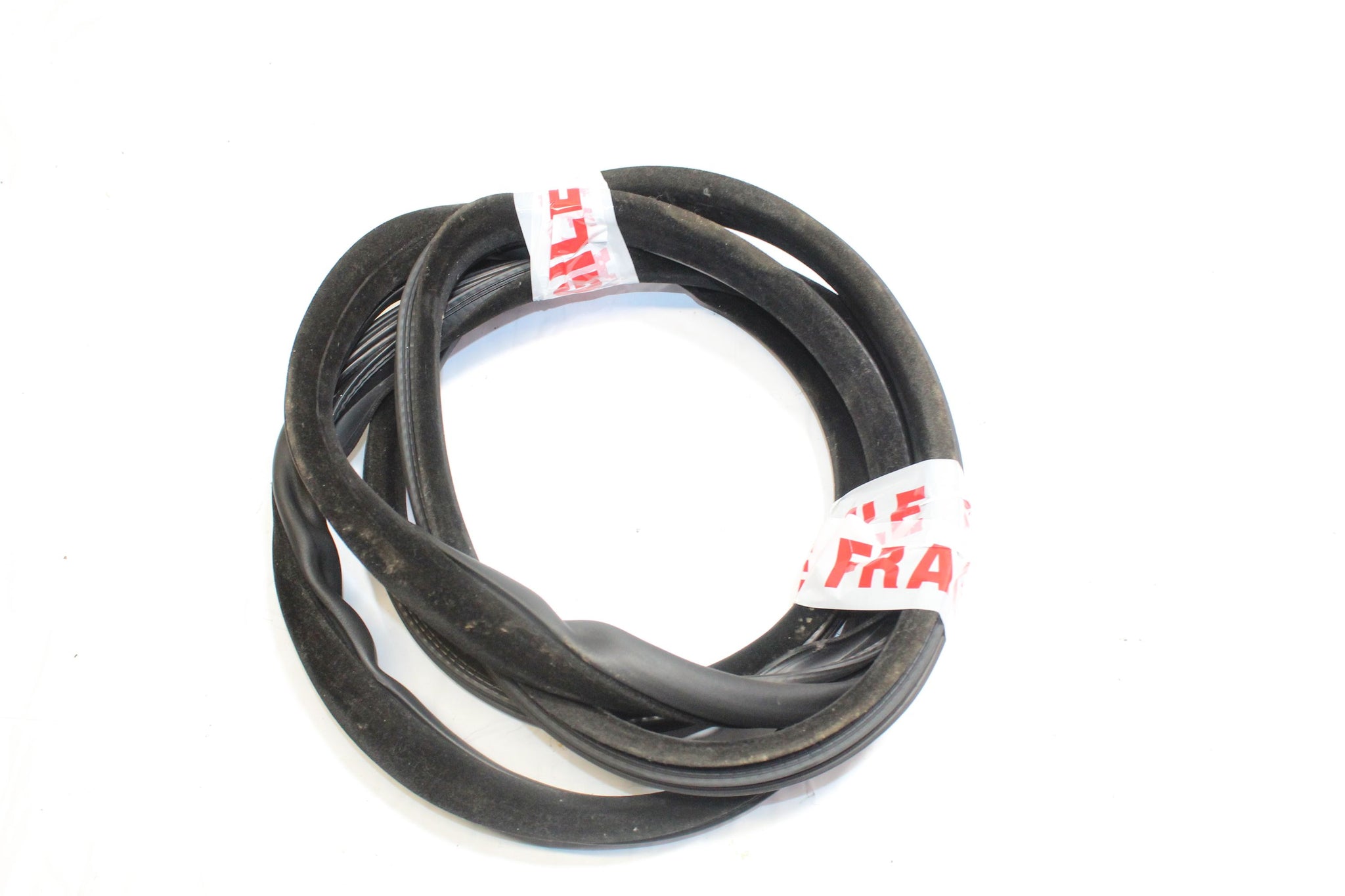 2011 RANGE ROVER EVOQUE Left side Front Door Seal Rubber