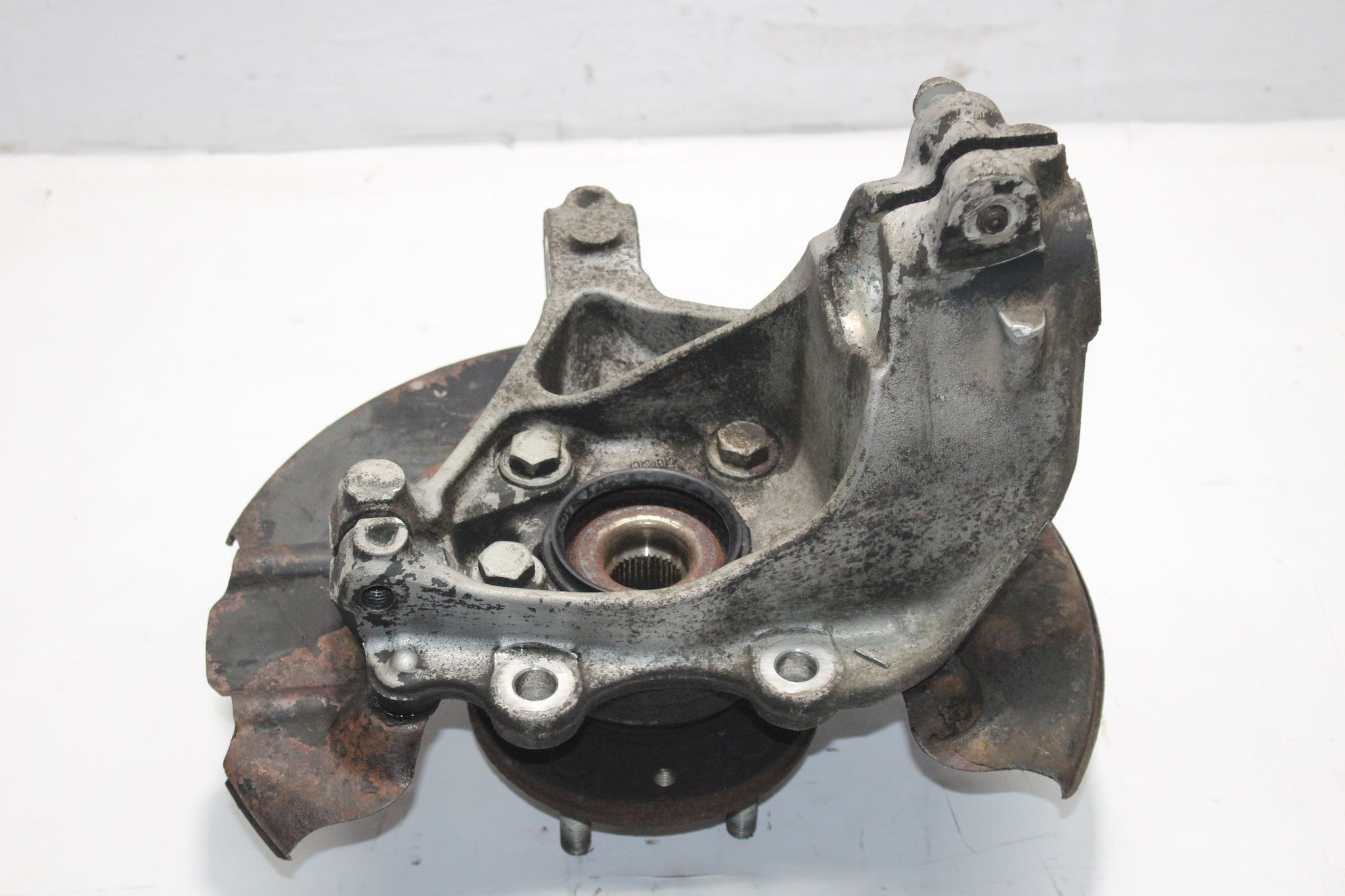 2013 VOLVO V40 2.0 AUTO LEFT SIDE FRONT HUB