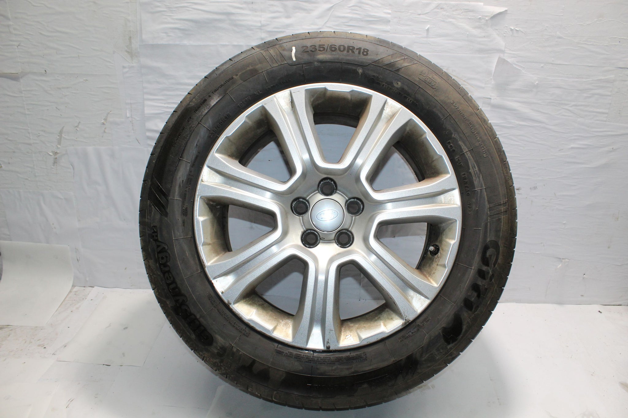 2016 RANGE ROVER EVOQUE Alloy Wheel with Tyre 235 / 60 R18 4.9MM