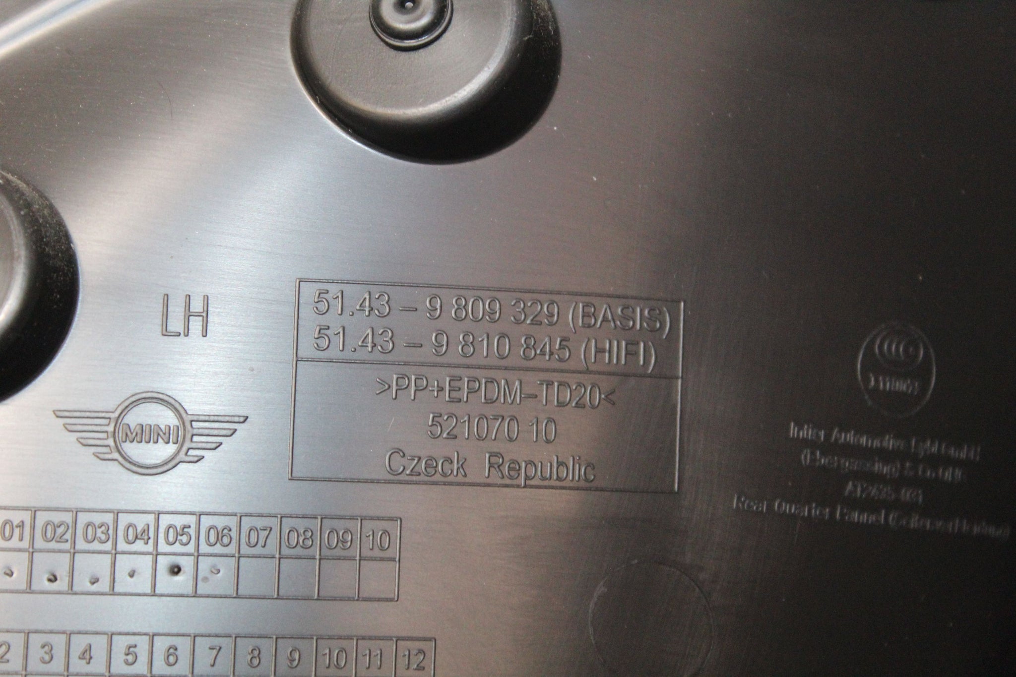 2014 MINI PACEMAN R61 Left side Rear Quarter Panel Card