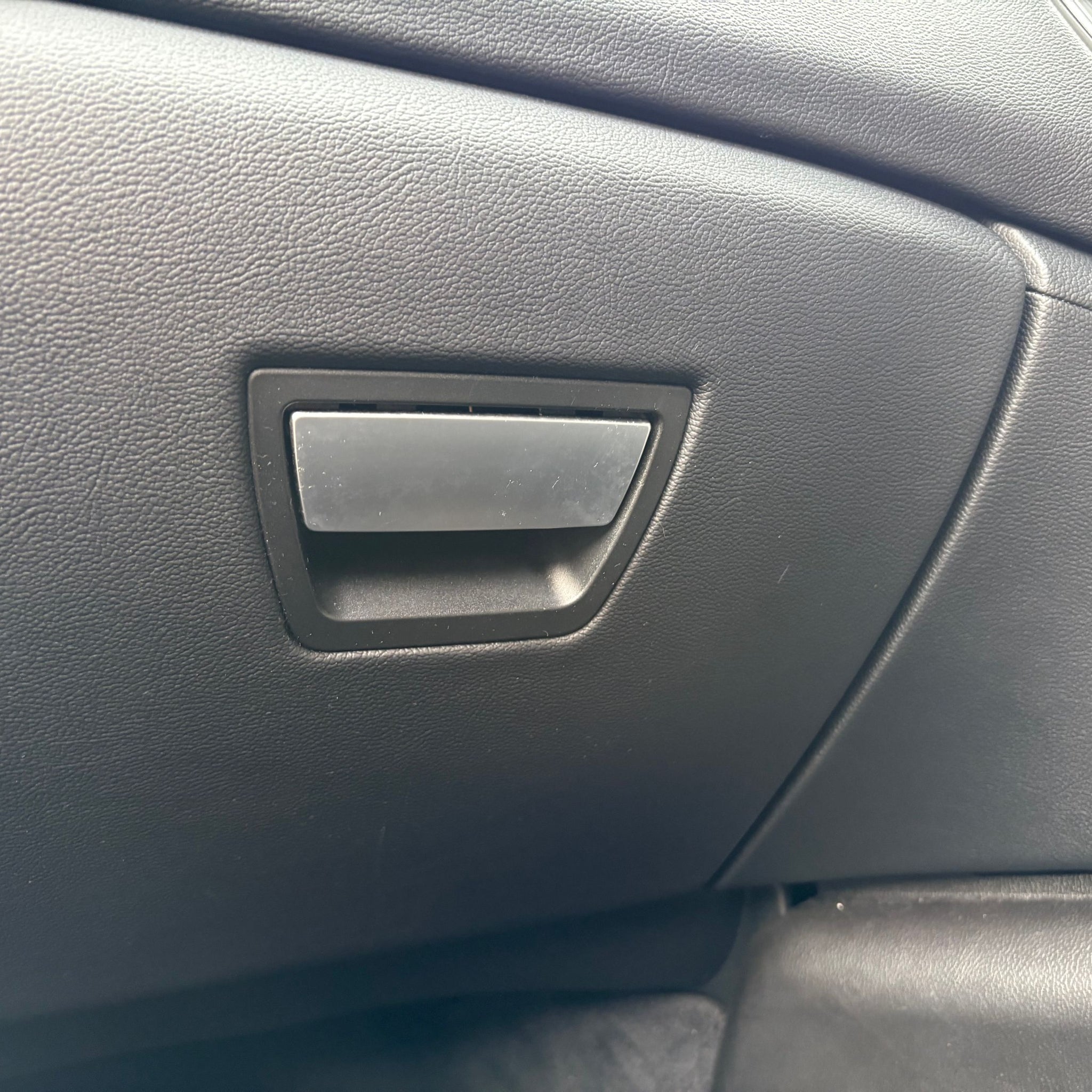 2017 MASERATI GHIBLI GLOVE BOX