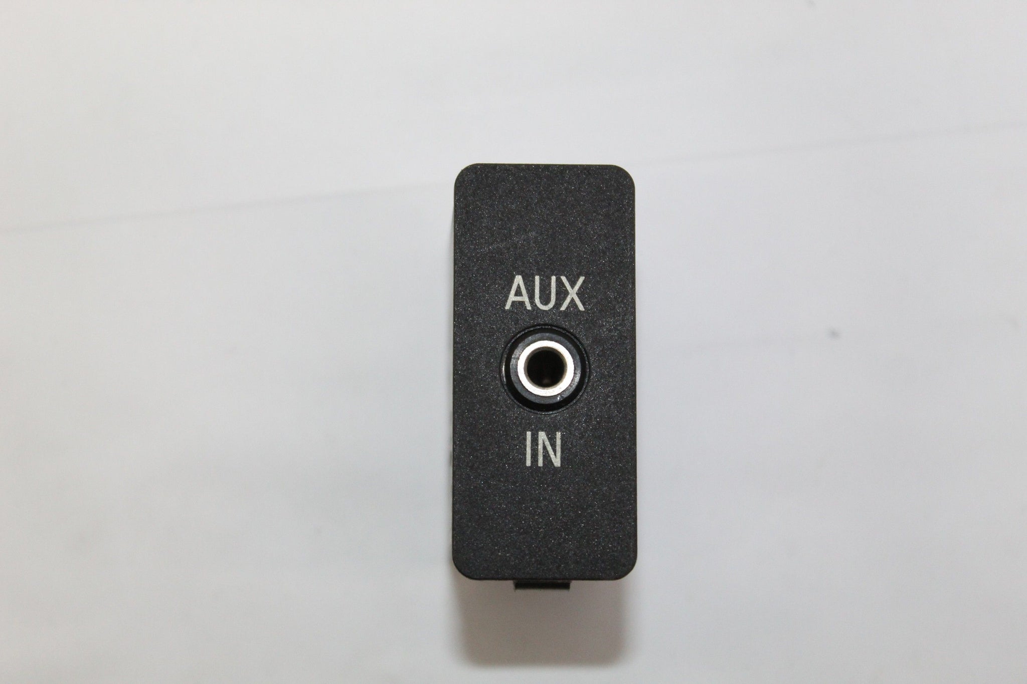 2006 BMW Z4 Aux In Socket 3.5mm Jack Plug Input 6930561