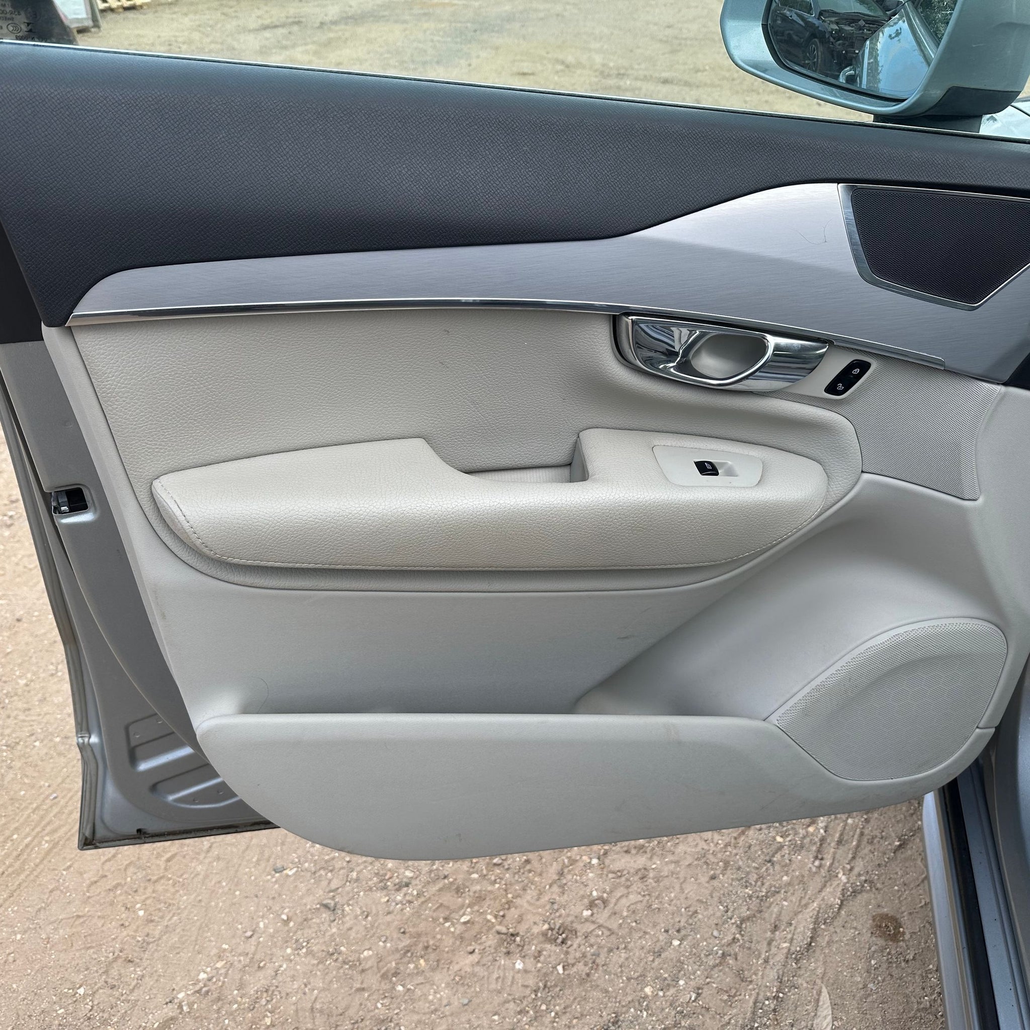 2015 VOLVO XC90 MK2 PASSENGER SIDE FRONT COMPLETE DOOR