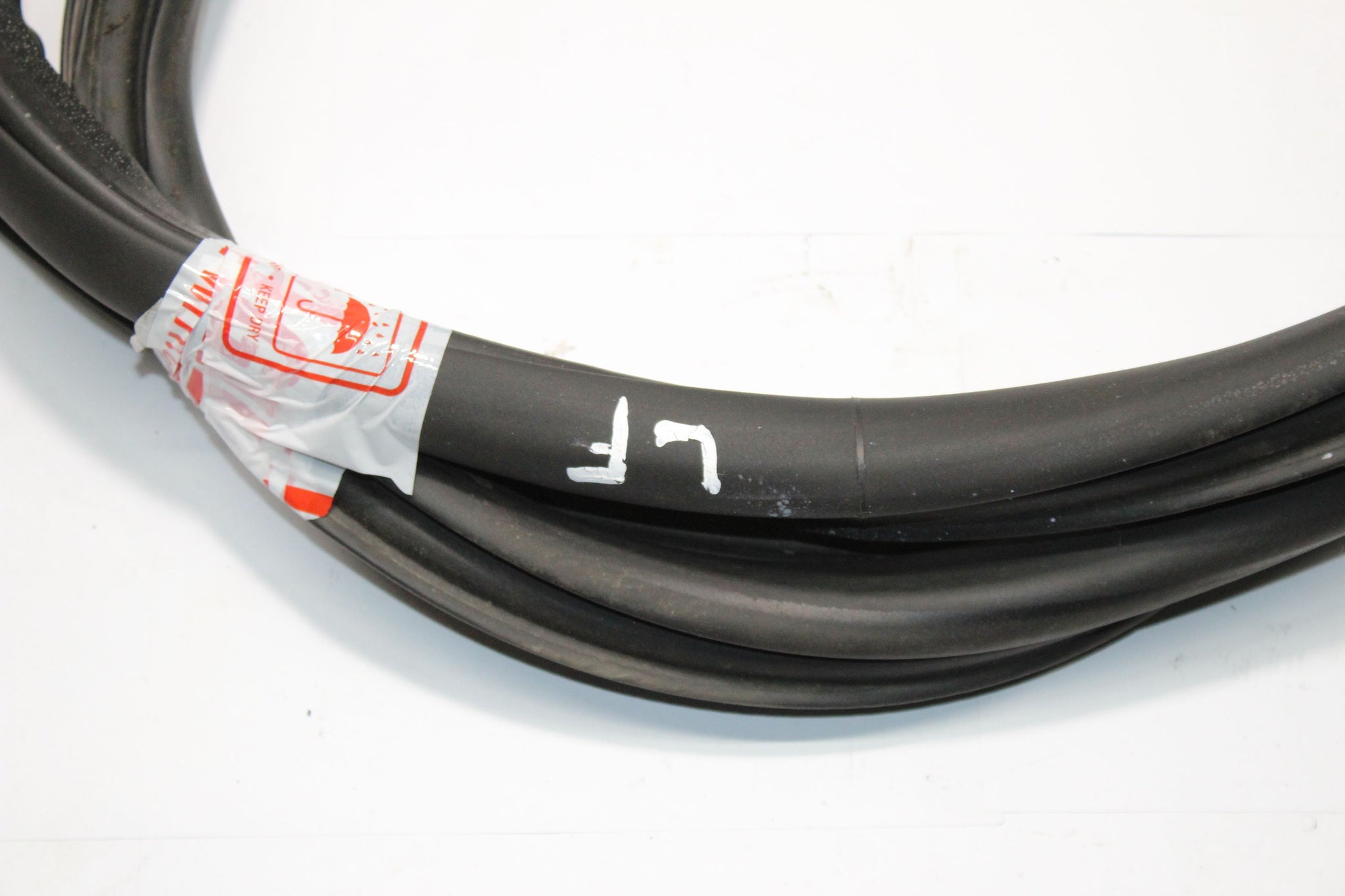 2013 SKODA SUPERB Left side Front Door Seal Rubber