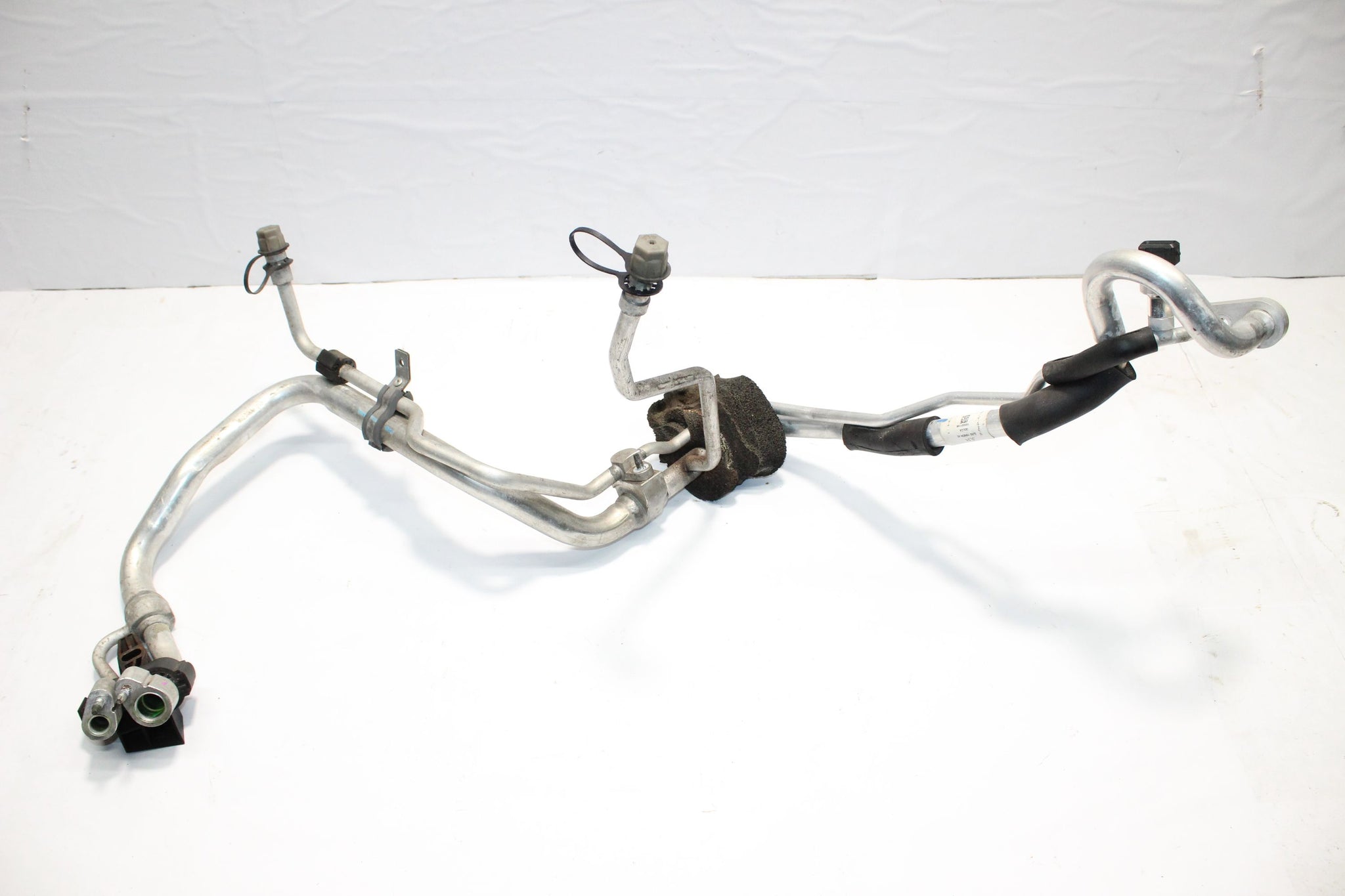 2016 RANGE ROVER EVOQUE 2.0 Air Con Pipe GJ32-19A834-AE