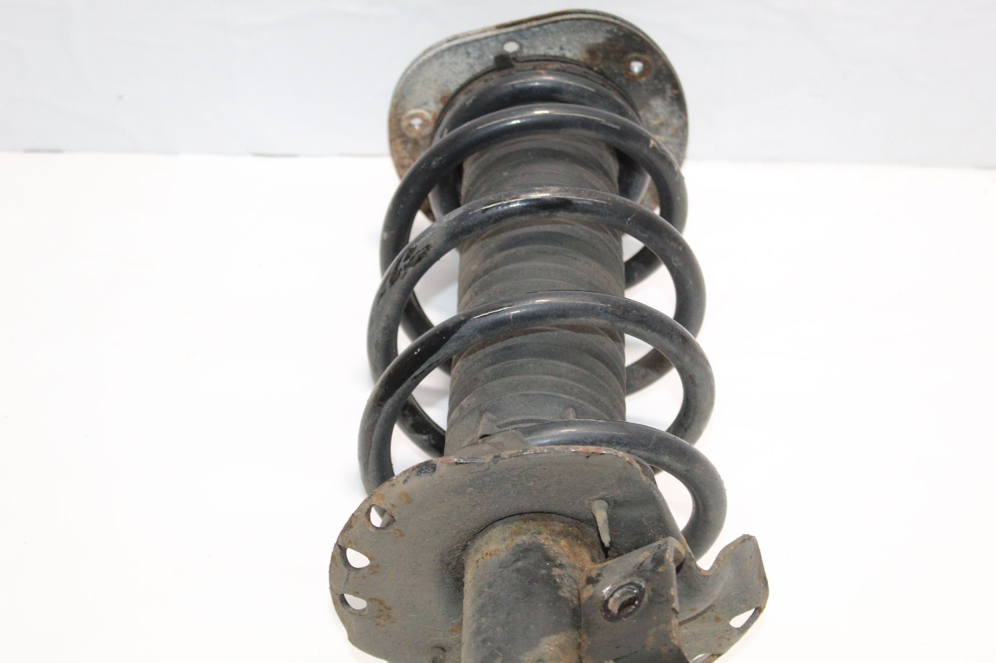 2016 RANGE ROVER EVOQUE 2.0 Right side Front Suspension Leg BJ32-18045-AD