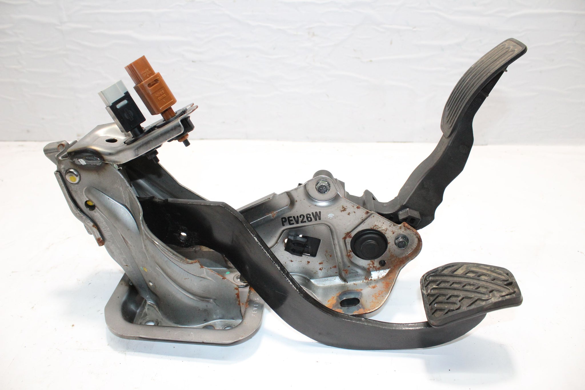 2016 NISSAN JUKE F15 1.5 Brake and Accelerator Pedal 180024DA0B