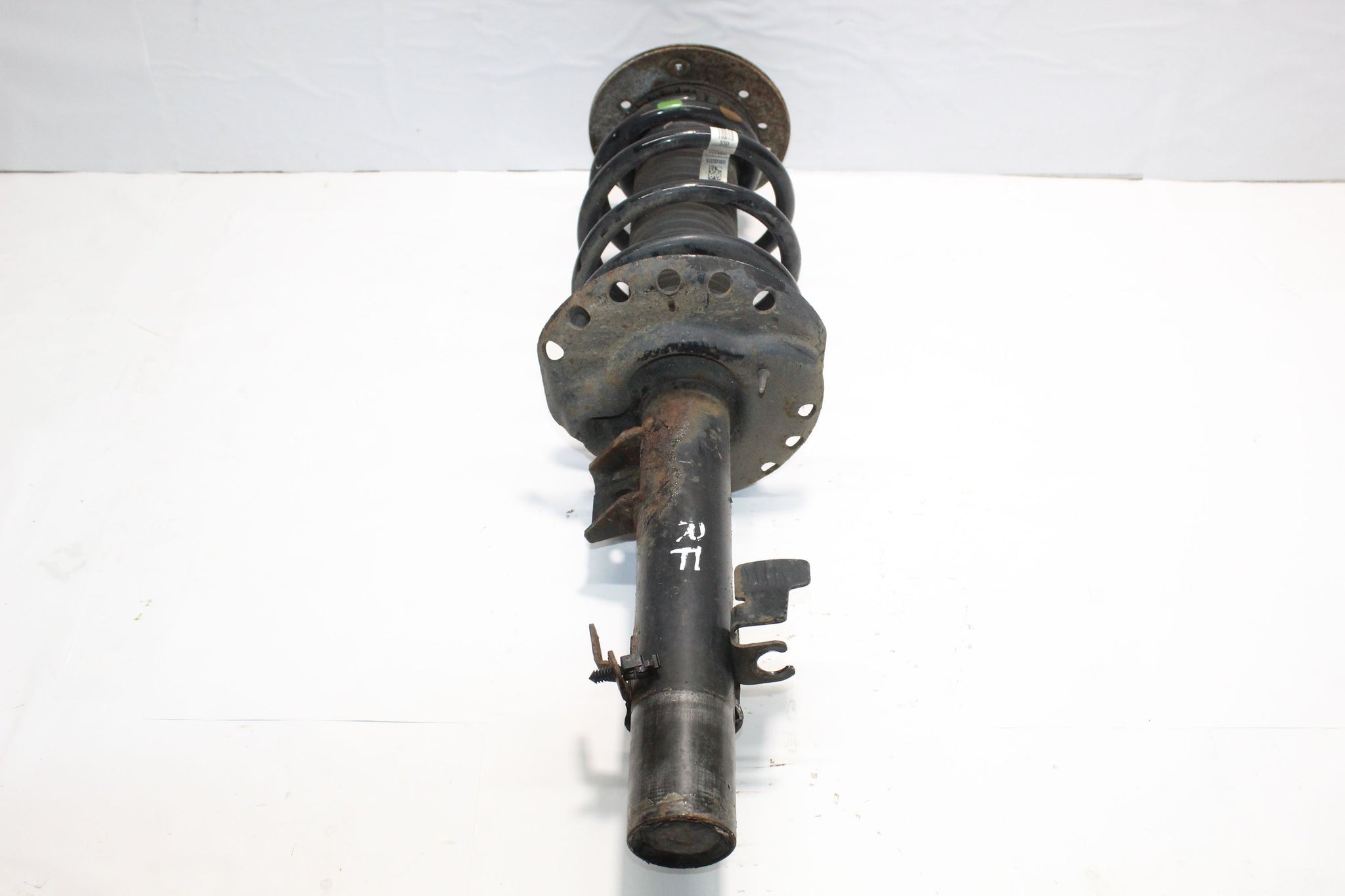 2016 RANGE ROVER EVOQUE 2.0 Right side Front Suspension Leg BJ32-18045-AD