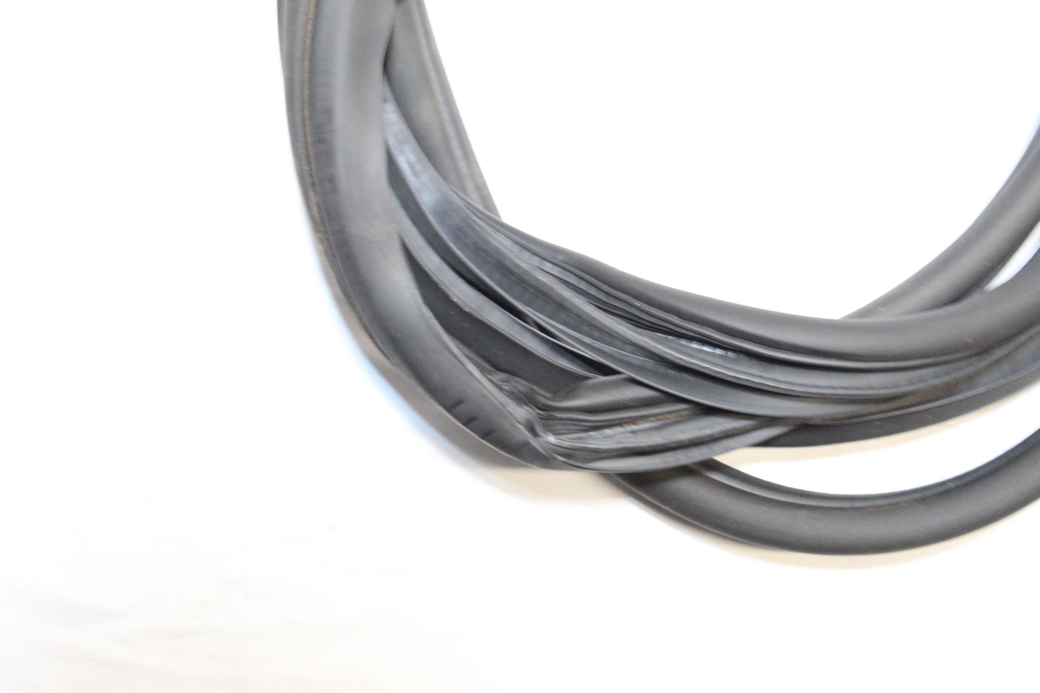 2015 SSANGYONG KORANDO Left side Front Door Seal Rubber