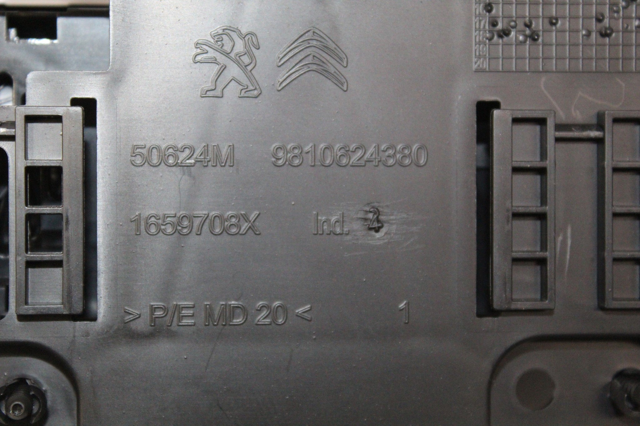 2018 PEUGEOT 208 Bluetooth Control Module ECU 9829237580