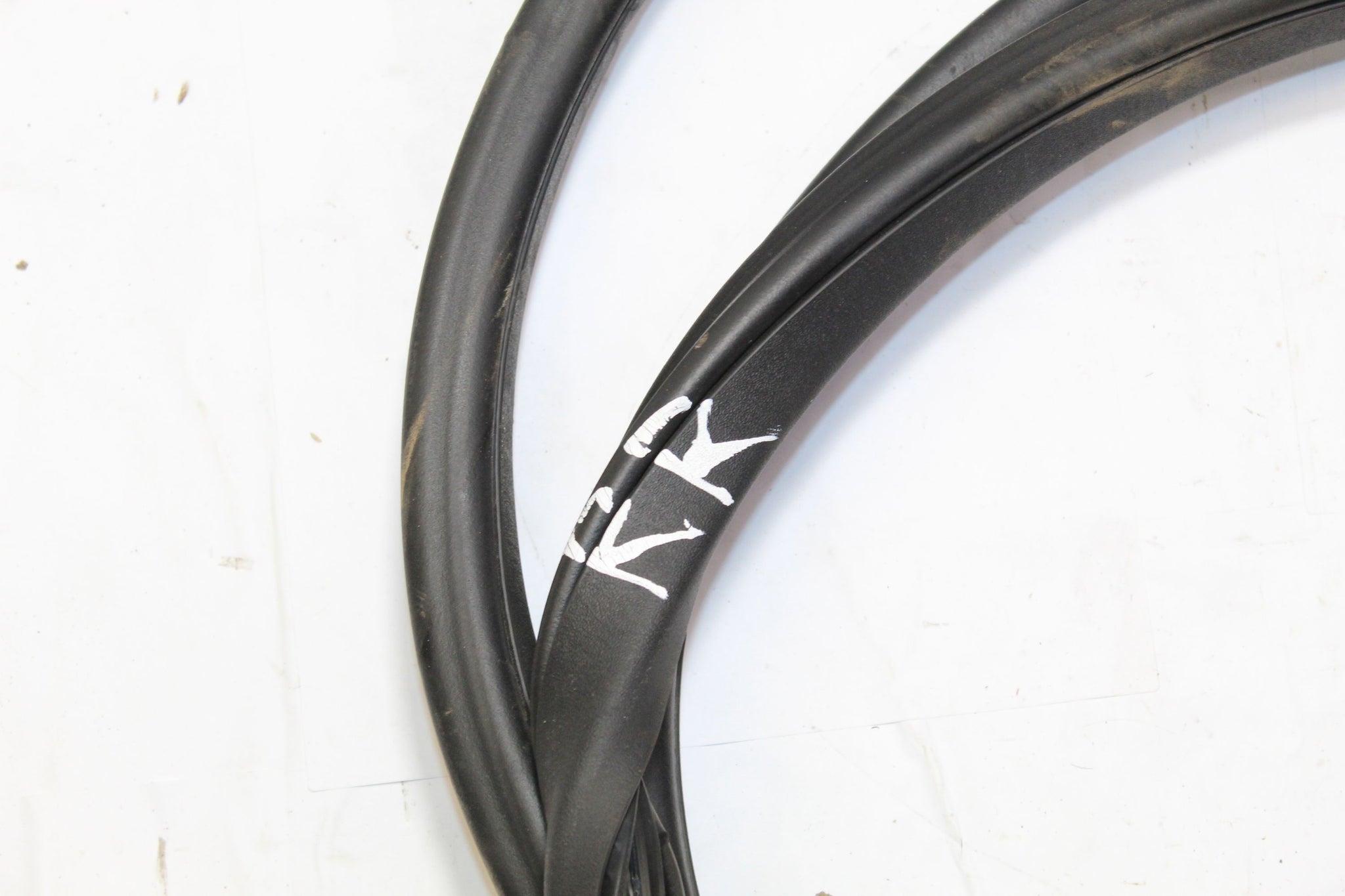 2015 LAND ROVER DISCOVERY SPORT Right side Rear Door Seal Rubber