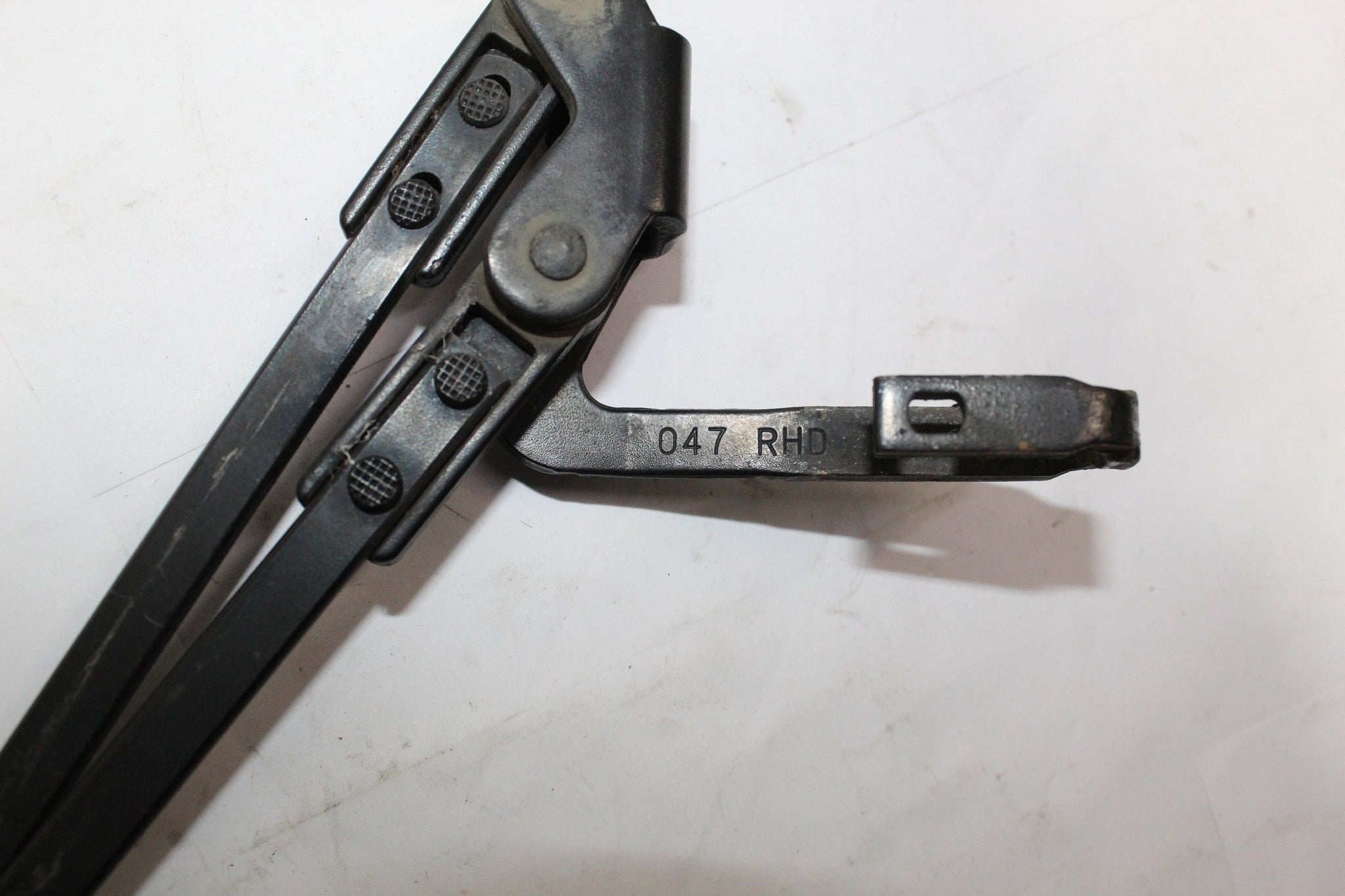 2011 PEUGEOT 107 Front Windscreen Wiper Arm