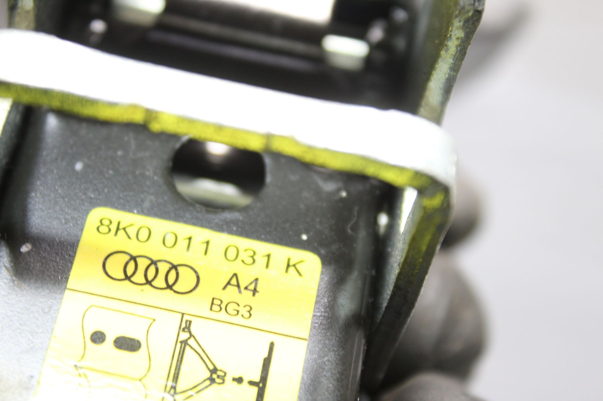 2014 AUDI A5 Jack Wheel Brace and Tool Kit Holder 8K0011031K 8K0011221