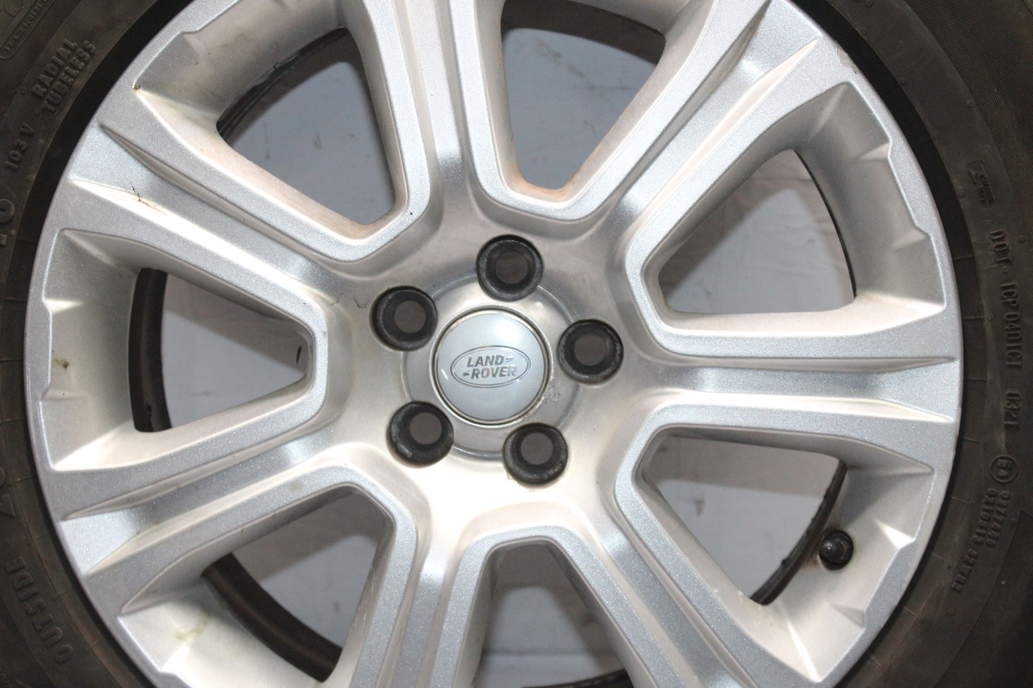 2016 RANGE ROVER EVOQUE Alloy Wheel with Tyre 235 / 60 R18 6.1MM