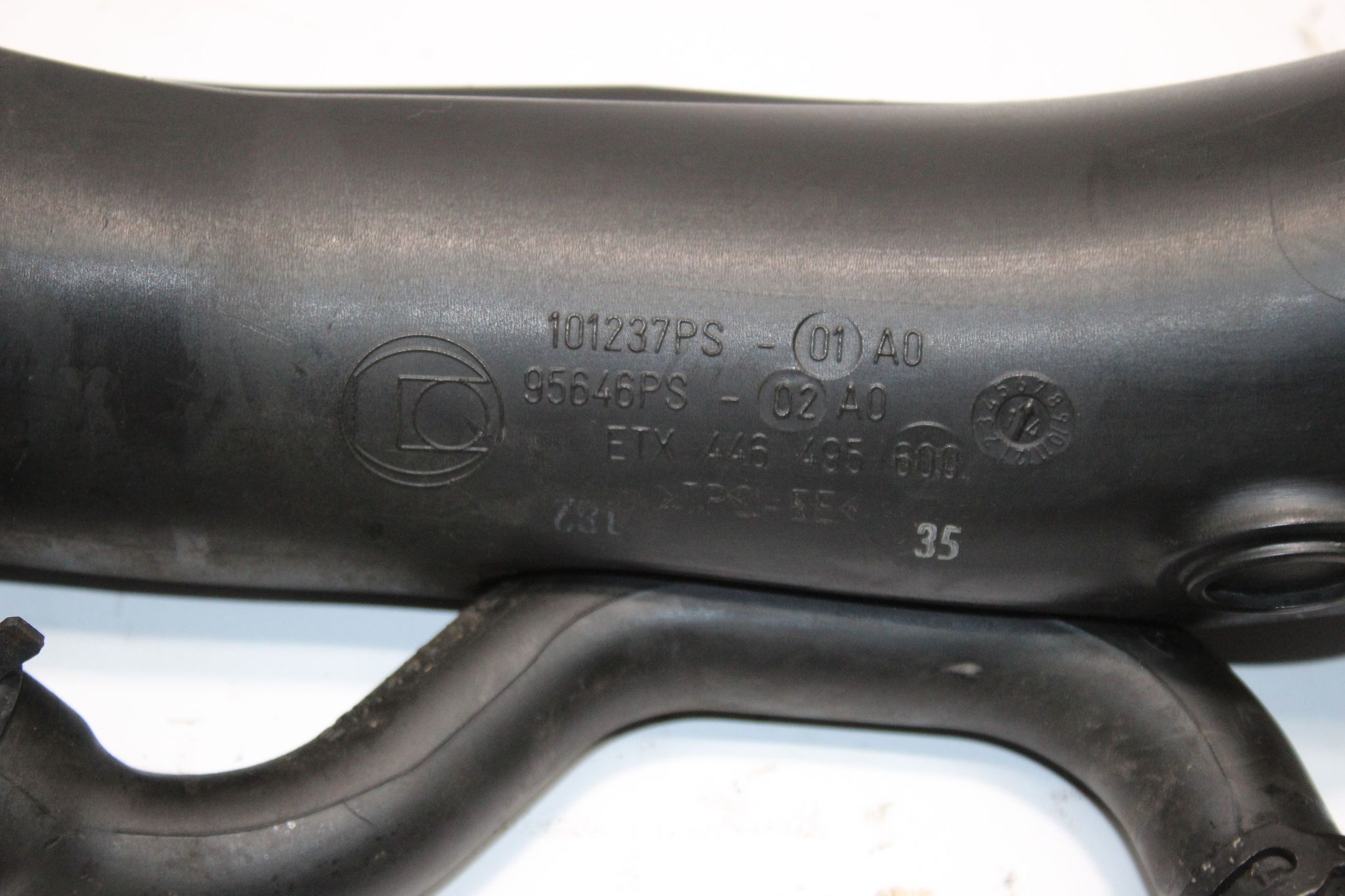 2014 PEUGEOT 5008 1.6 Air Intake Pipe 95646PS