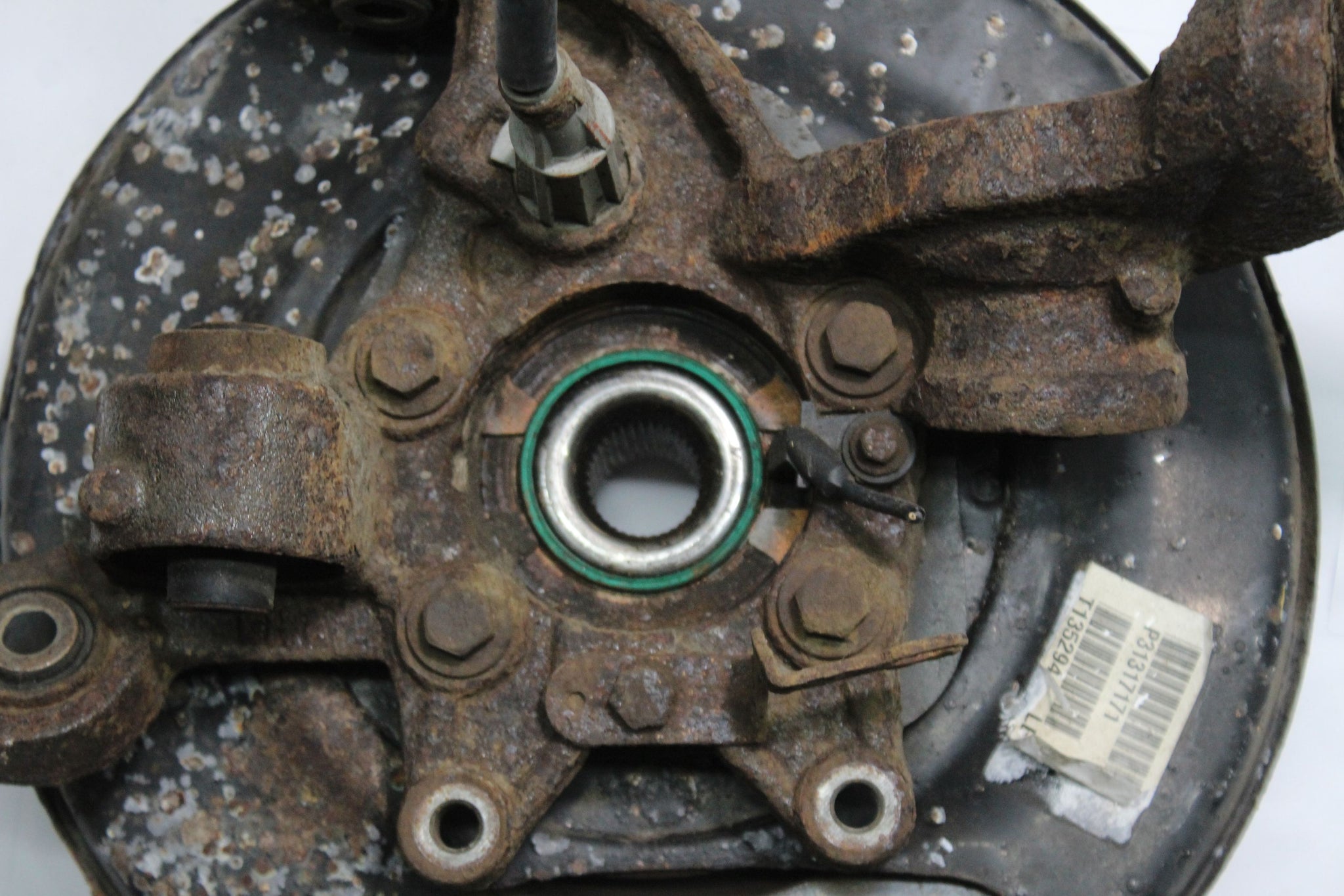 2010 VOLVO XC90 2.4 Left side Rear Wheel Hub