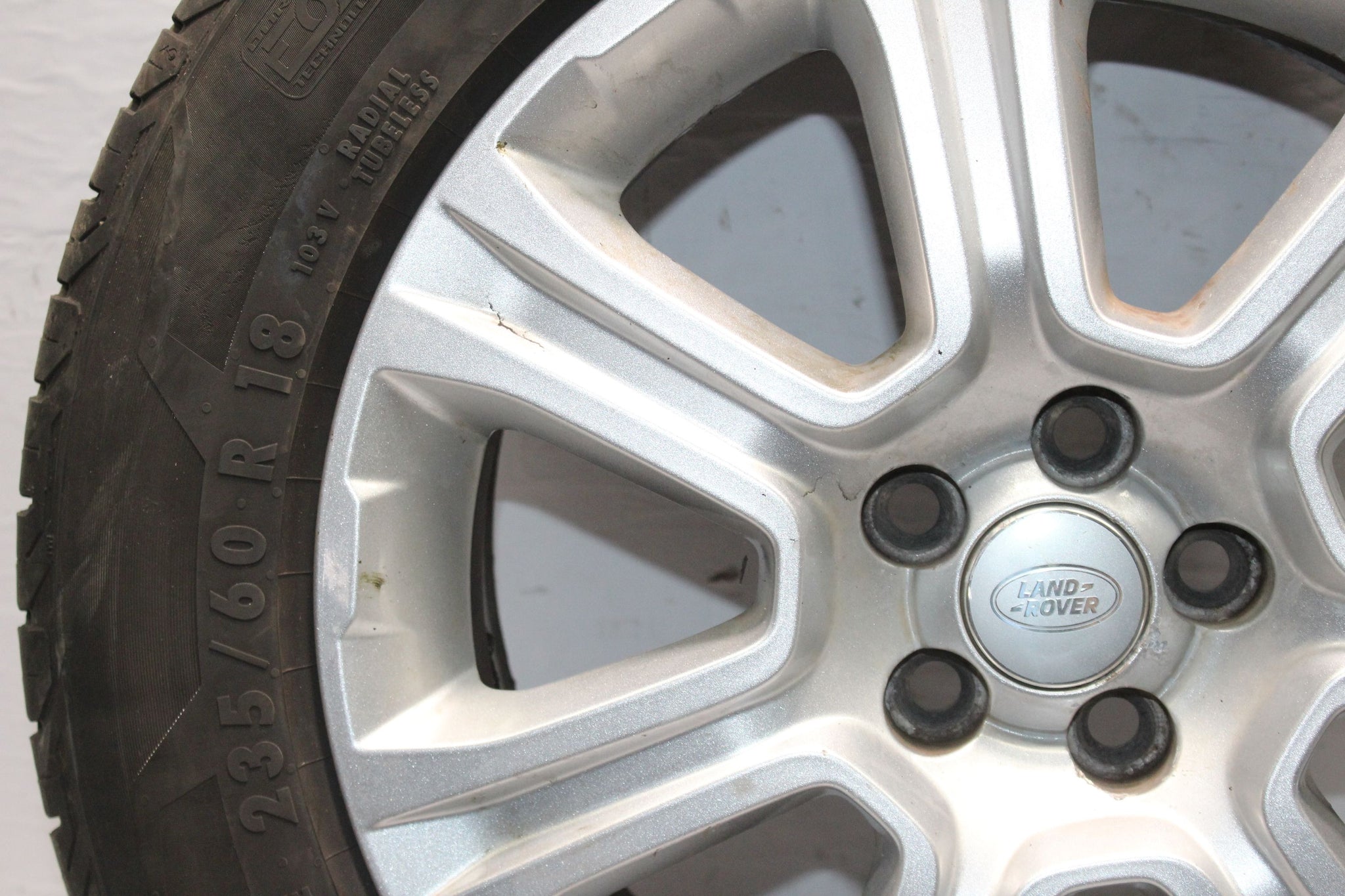 2016 RANGE ROVER EVOQUE Alloy Wheel with Tyre 235 / 60 R18 6.1MM