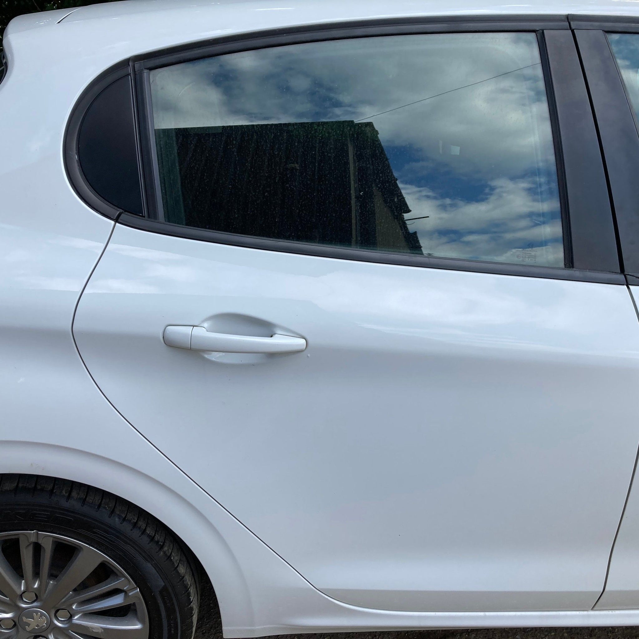 2018 PEUGEOT 208 Driver side Rear Complete Door EWP WHITE