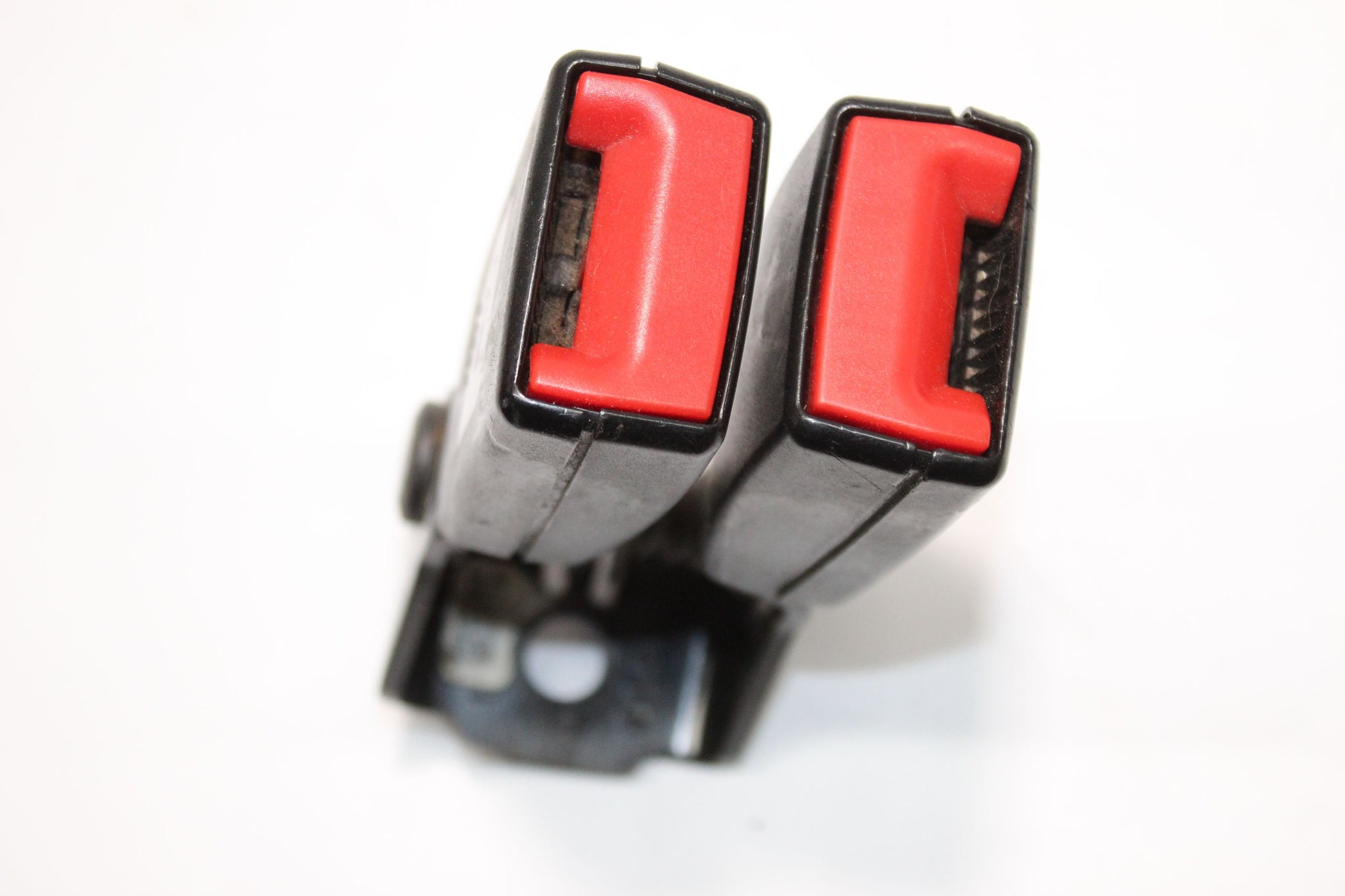 2012 BMW X3 F25 SEAT BELT BUCKLE REAR CENTRE MIDDLE 7235456