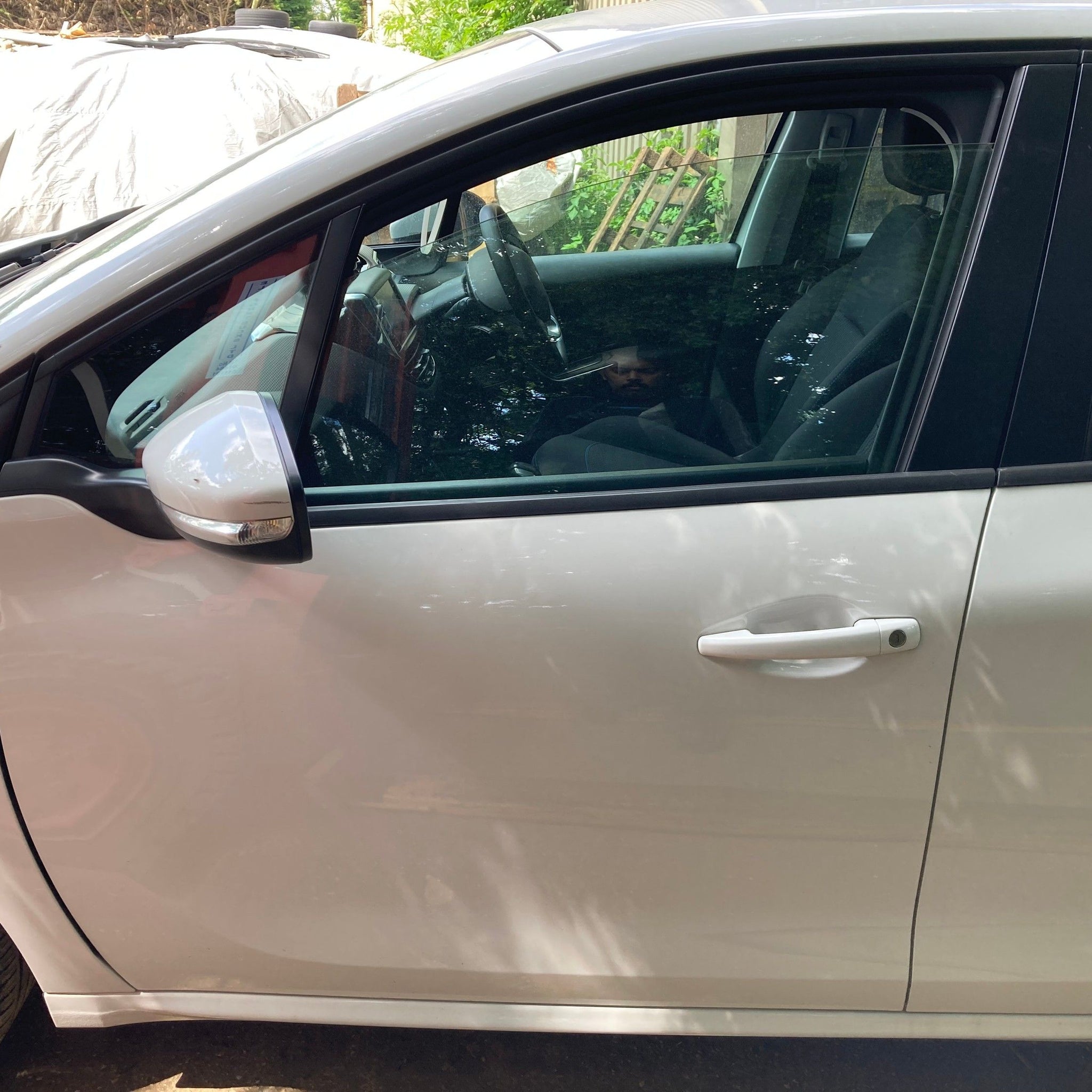 2018 PEUGEOT 208 Passenger side Front Complete Door EWP WHITE