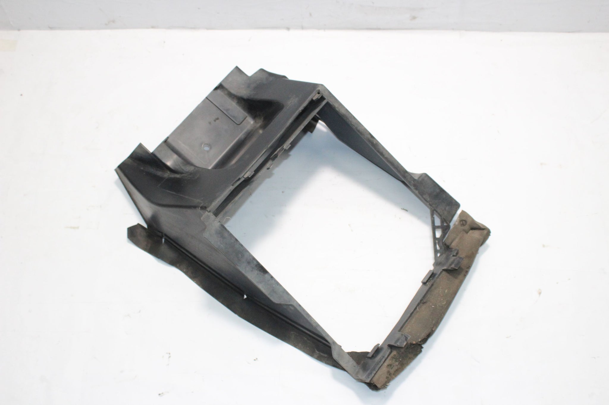 2014 RANGE ROVER VOGUE L405 Left side Intercooler Air Duct Panel CPLA-8C465-AC